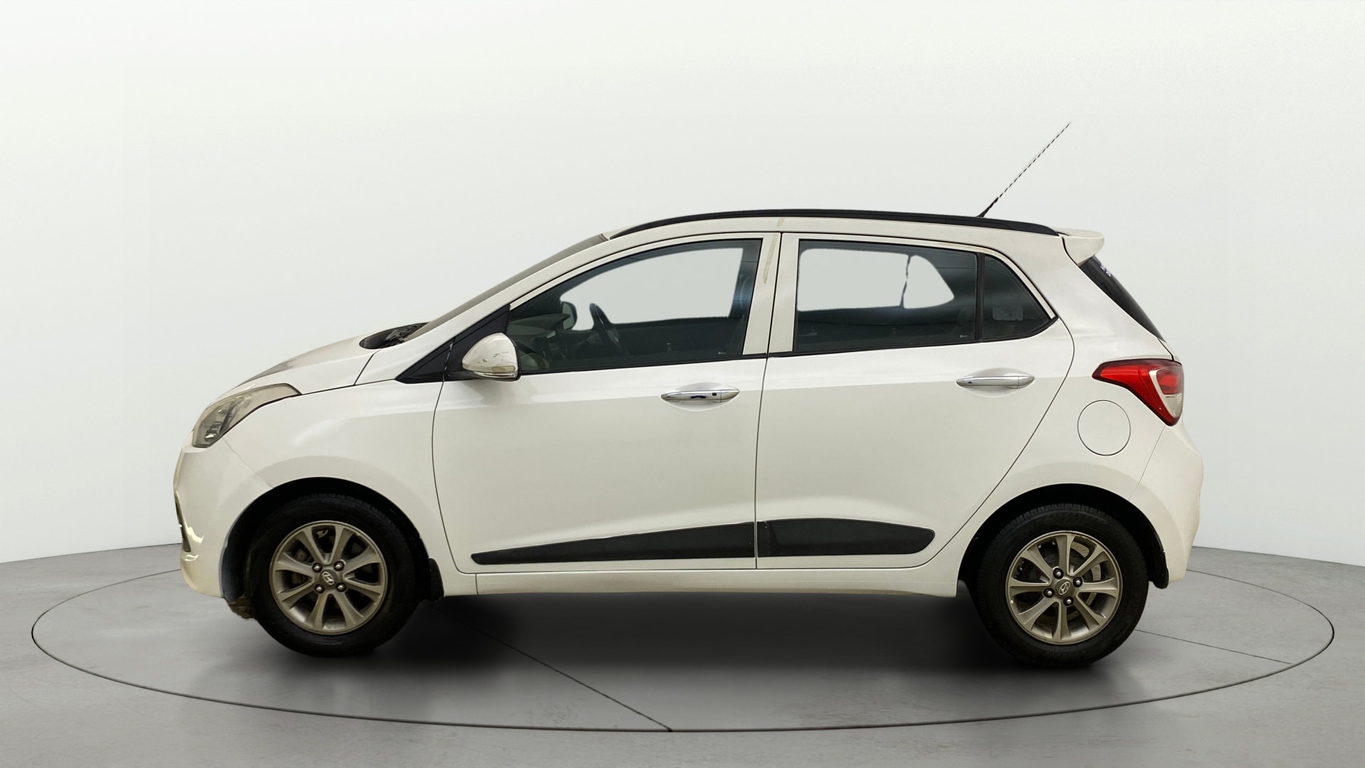 View 2015 Hyundai Grand i10 1.2 Asta Petrol Image 5 Used 2015 Hyundai Grand i10 1.2 Asta Petrol Image 5