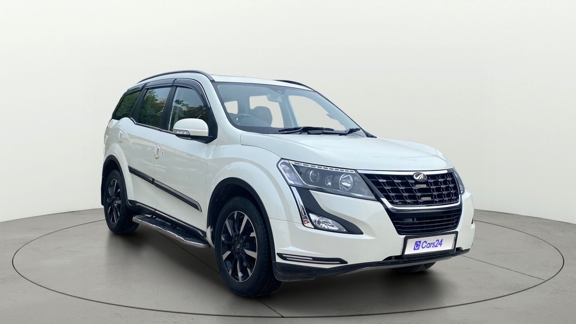 View 2020 Mahindra XUV500 W11 Image 39 Used 2020 Mahindra XUV500 W11 Image 39