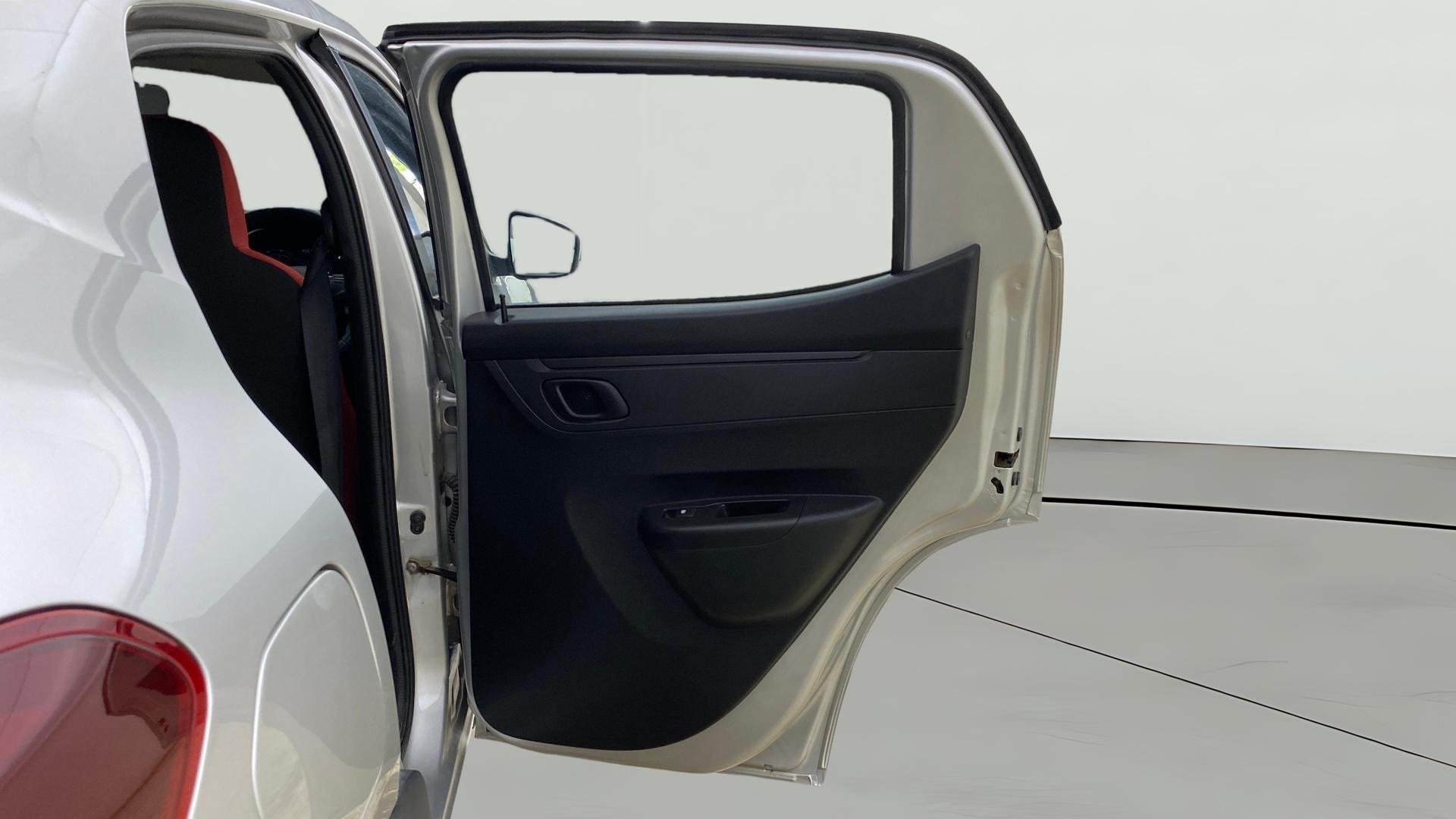 View 2023 Renault Kwid RXT 1.0 Image 7 Used 2023 Renault Kwid RXT 1.0 Image 7