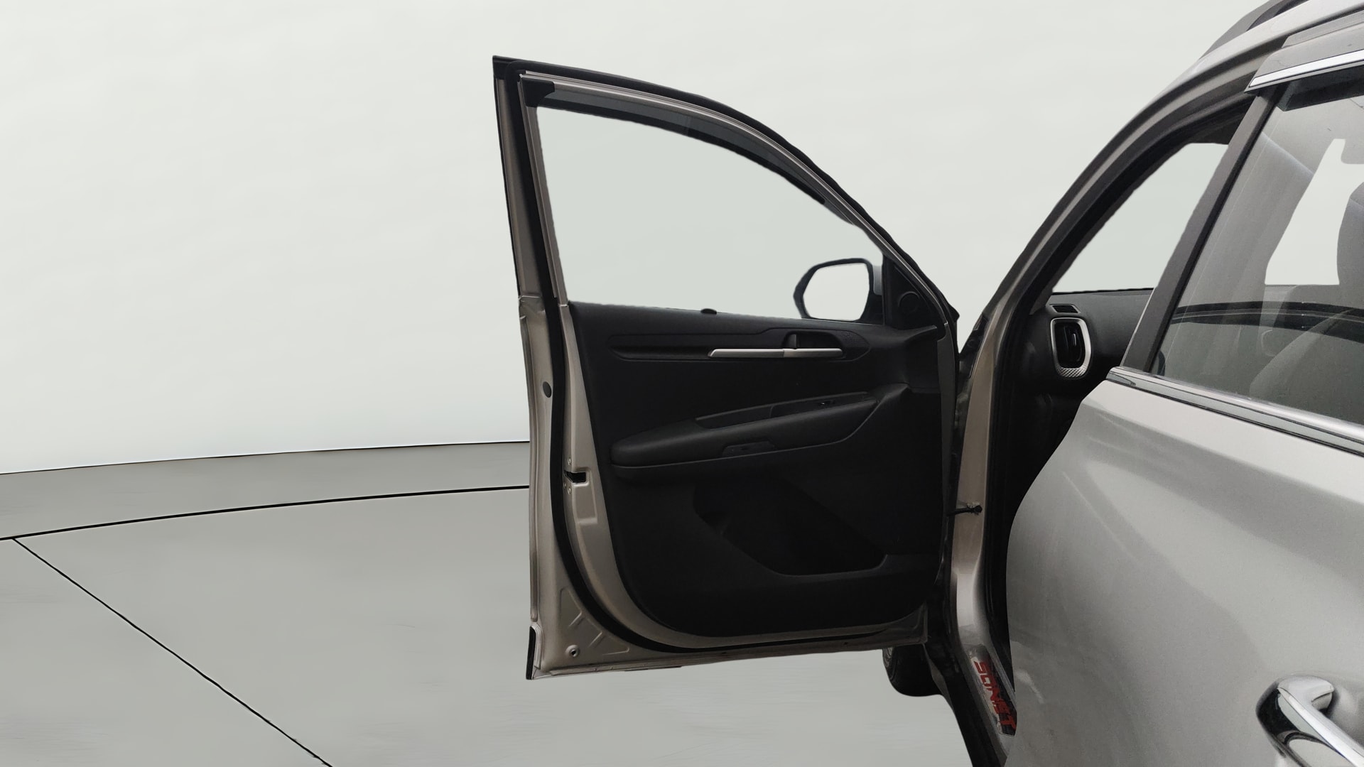 View 2023 Kia Sonet HTK Plus Petrol Image 32 Used 2023 Kia Sonet HTK Plus Petrol Image 32