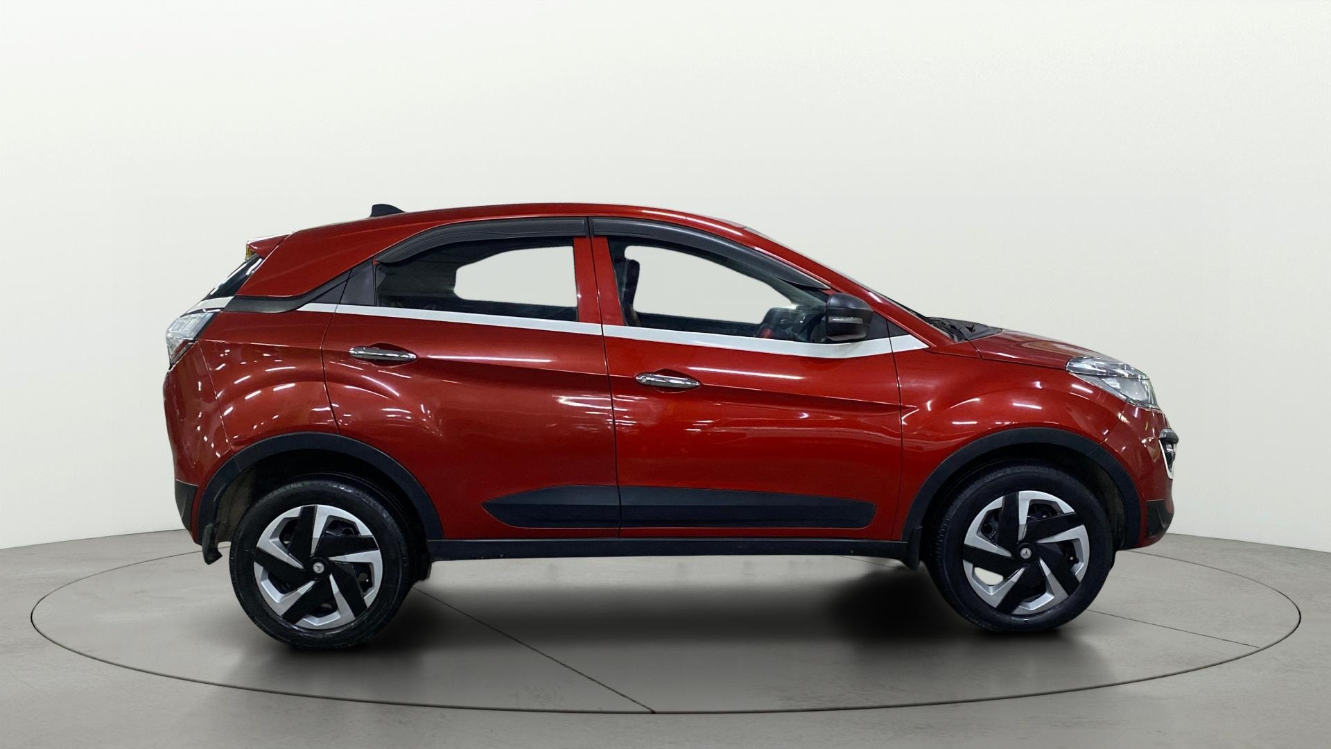 View 2018 Tata Nexon Revotorq XM Image 26 Used 2018 Tata Nexon Revotorq XM Image 26