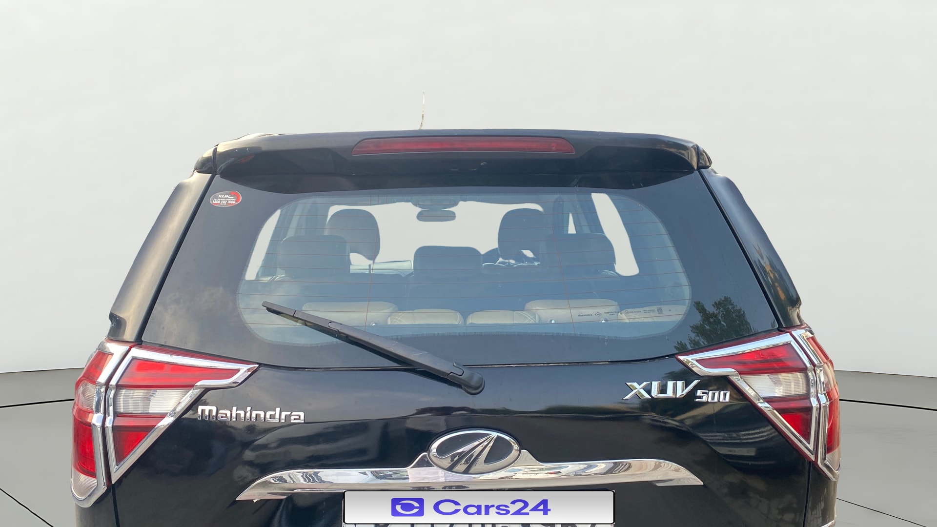 View 2018 Mahindra XUV500 W11 AT Image 4 Used 2018 Mahindra XUV500 W11 AT Image 4