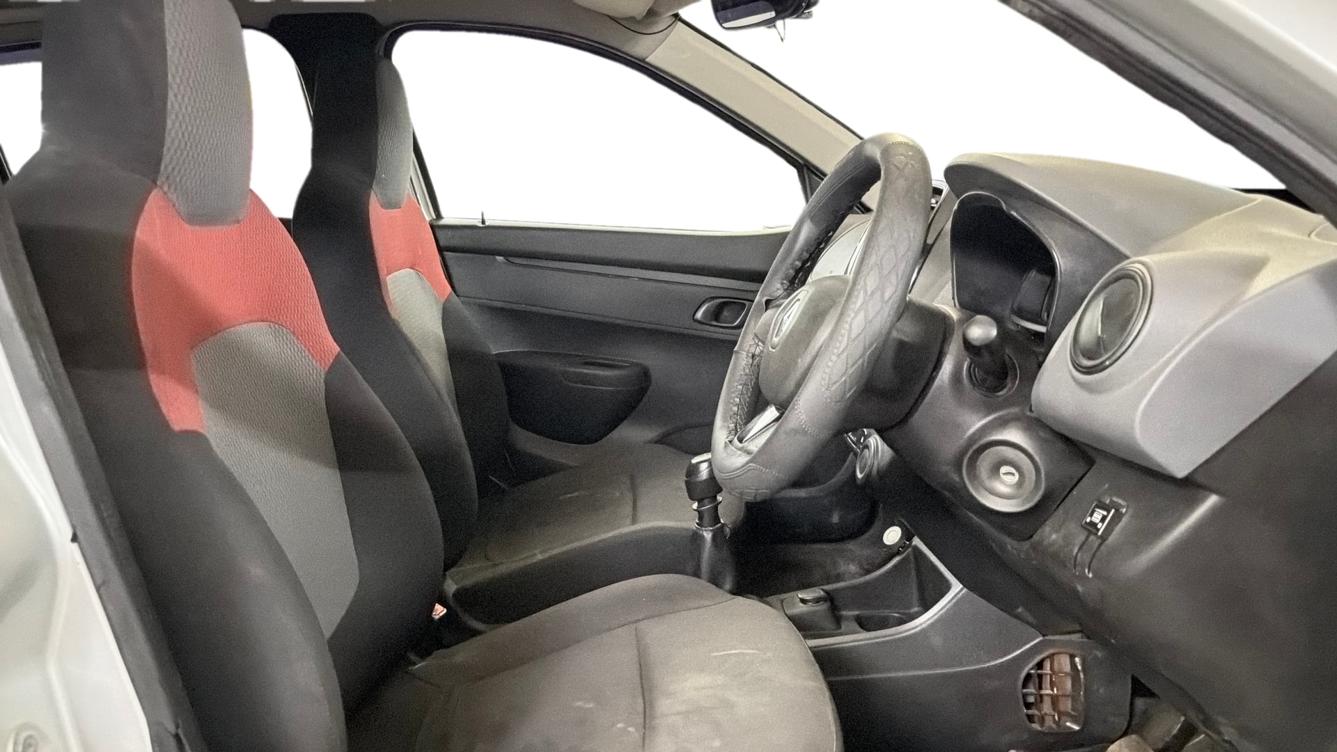 View 2017 Renault Kwid RXT 1.0 Image 26 Used 2017 Renault Kwid RXT 1.0 Image 26