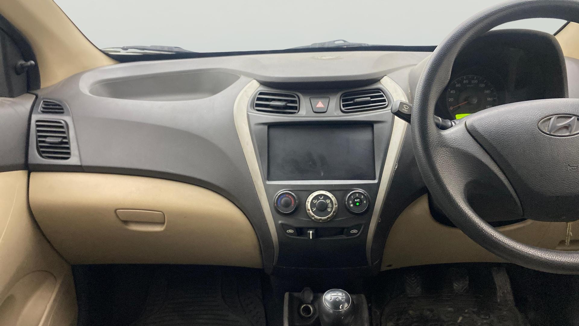 View 2016 Hyundai EON Era Plus Image 17 Used 2016 Hyundai EON Era Plus Image 17