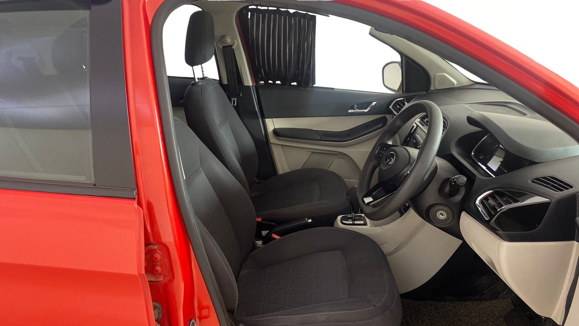 View 2024 Tata Tiago Revotorq XB Image 26 Used 2024 Tata Tiago Revotorq XB Image 26