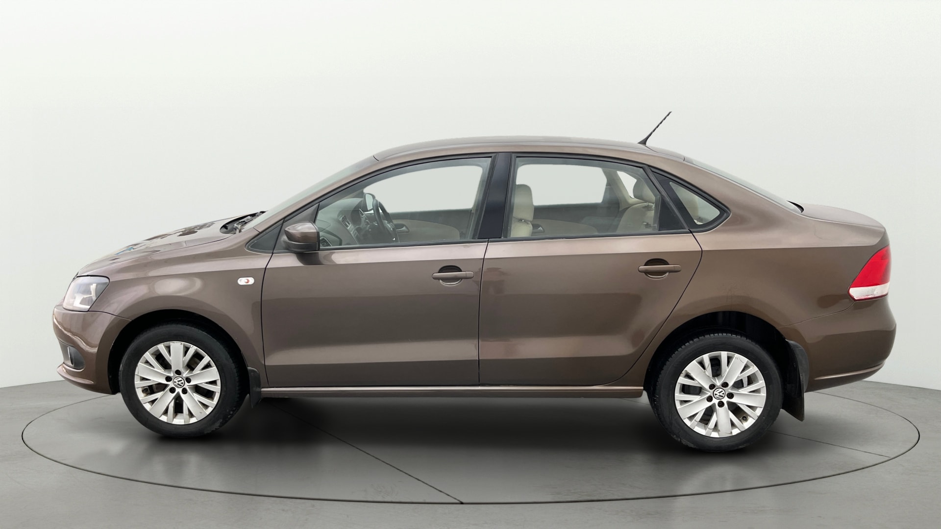 View 2015 Volkswagen Vento DSG Image 5 Used 2015 Volkswagen Vento DSG Image 5