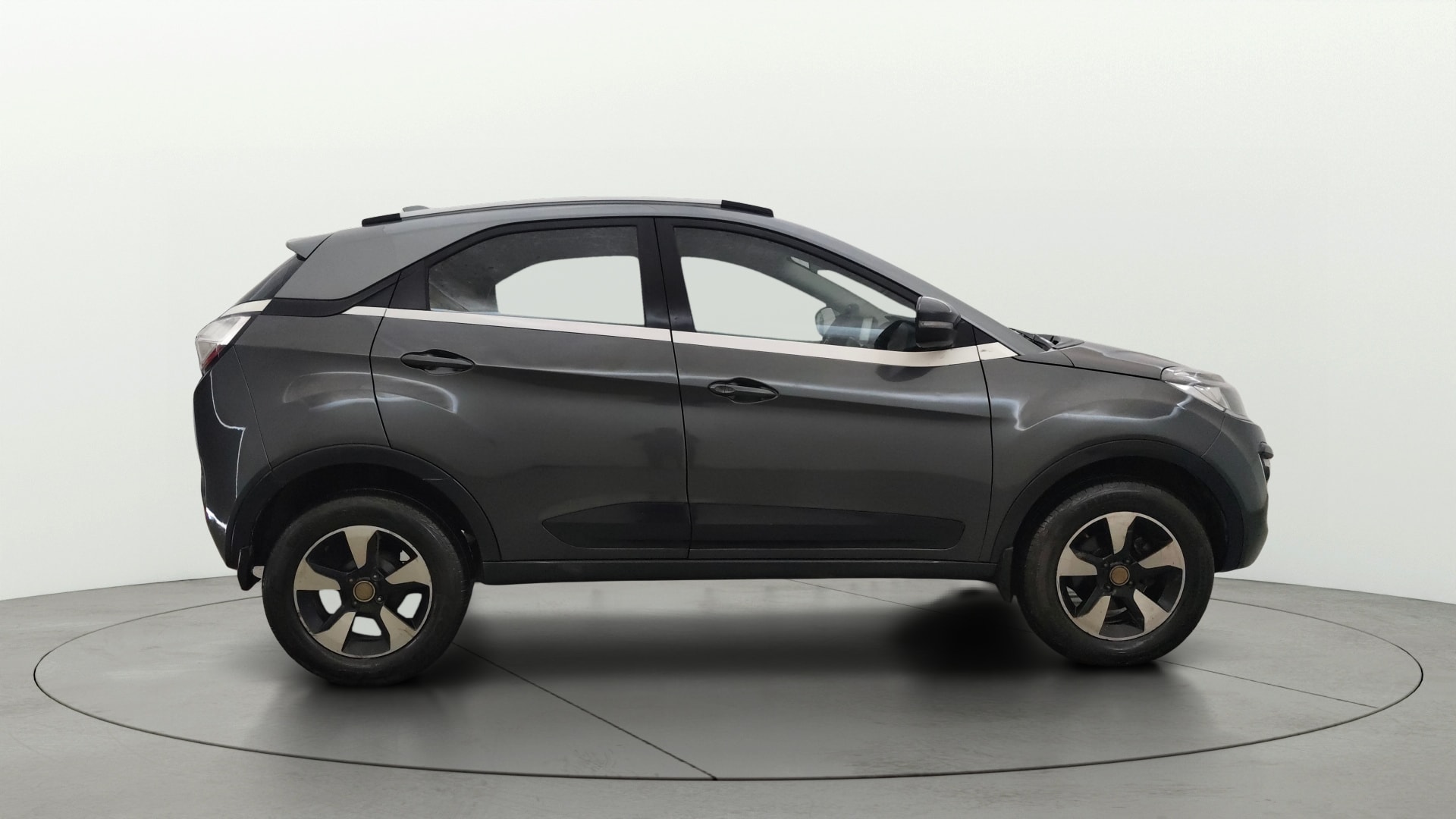 View 2017 Tata Nexon Revotron XE Image 8 Used 2017 Tata Nexon Revotron XE Image 8