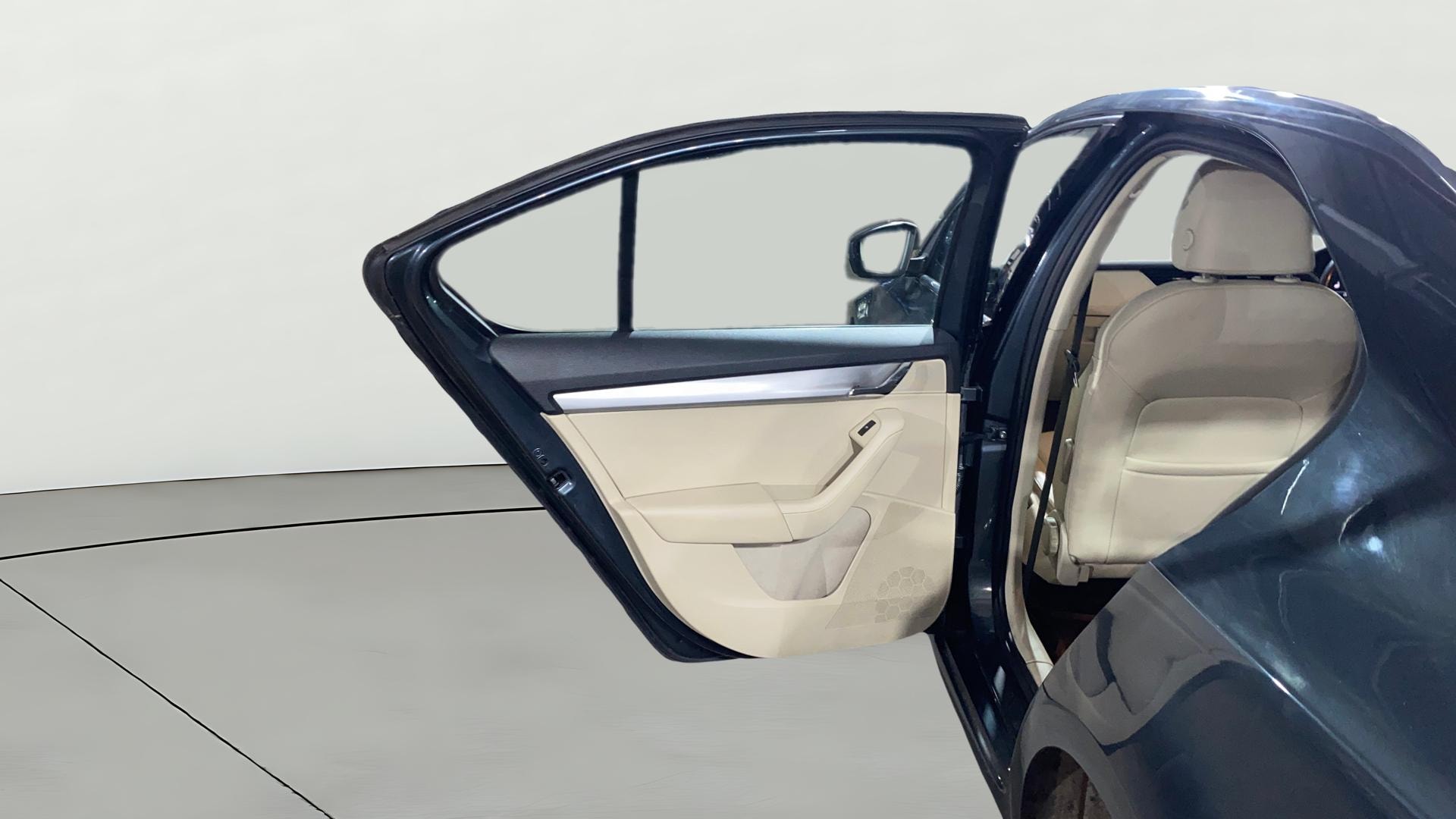 View 2019 Skoda Octavia 2.0 Style TDI CR AT Image 23 Used 2019 Skoda Octavia 2.0 Style TDI CR AT Image 23