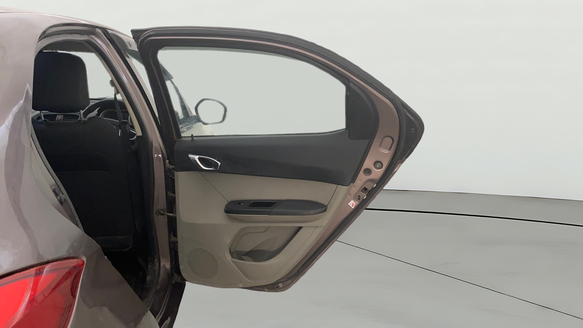 View 2017 Tata Tiago Revotorq XB Image 7 Used 2017 Tata Tiago Revotorq XB Image 7