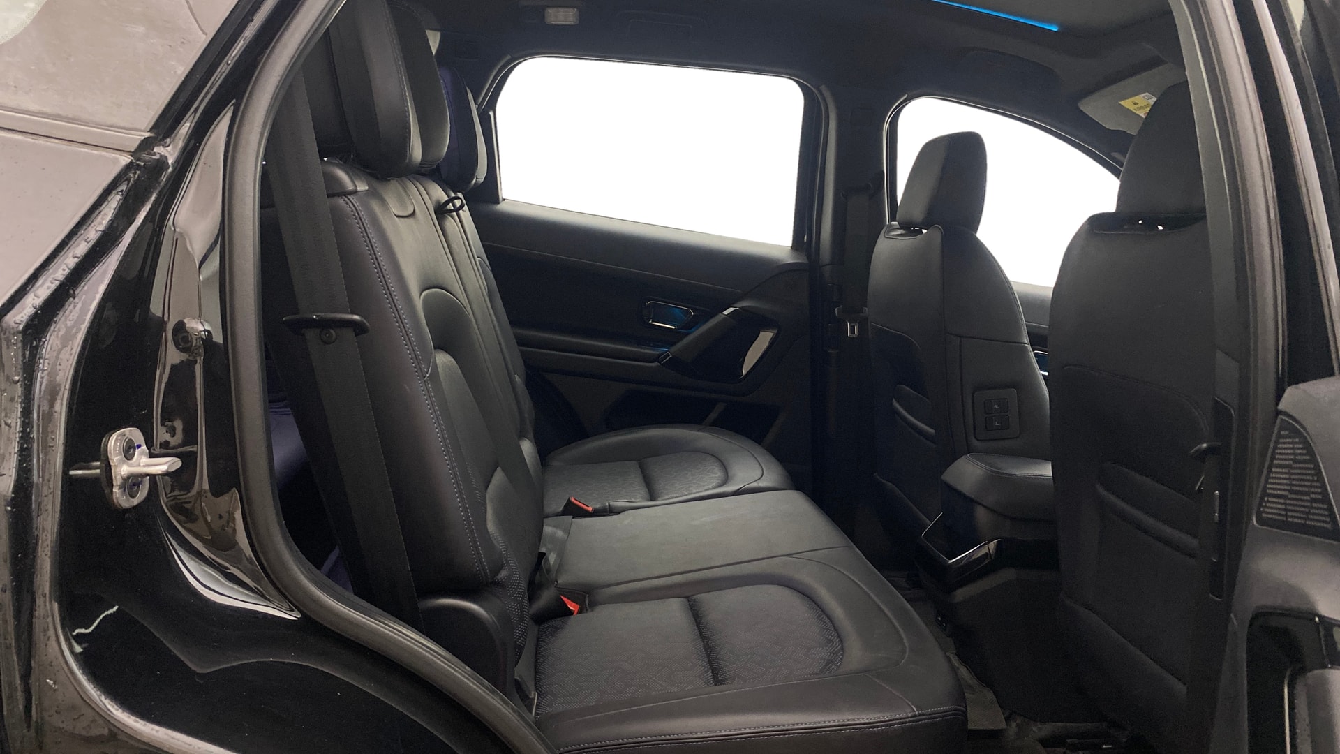 View 2024 Tata Safari XZA Plus Option Dark Image 37 Used 2024 Tata Safari XZA Plus Option Dark Image 37