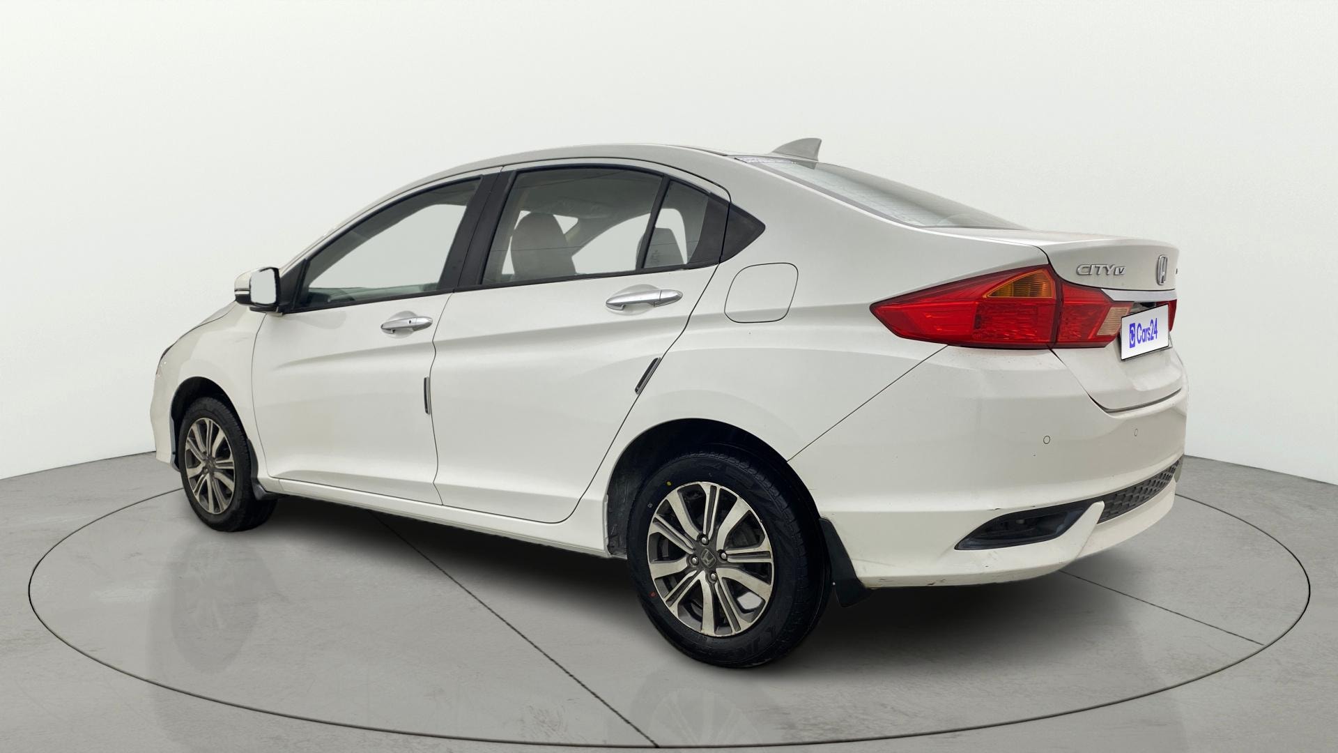View 2022 Honda City ZX MT Diesel Anniversary Edition Image 2 Used 2022 Honda City ZX MT Diesel Anniversary Edition Image 2