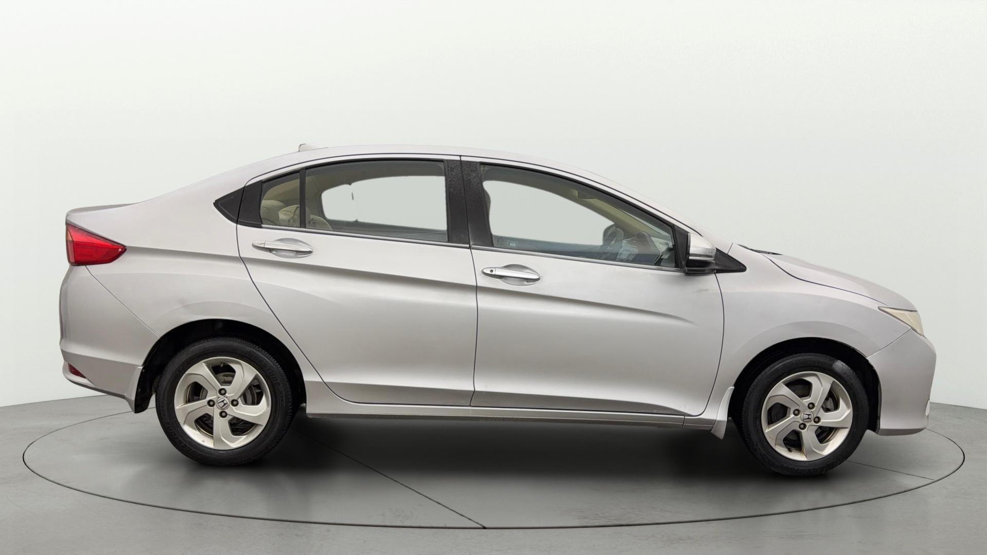 View 2015 Honda City ZX MT Diesel Anniversary Edition Image 27 Used 2015 Honda City ZX MT Diesel Anniversary Edition Image 27