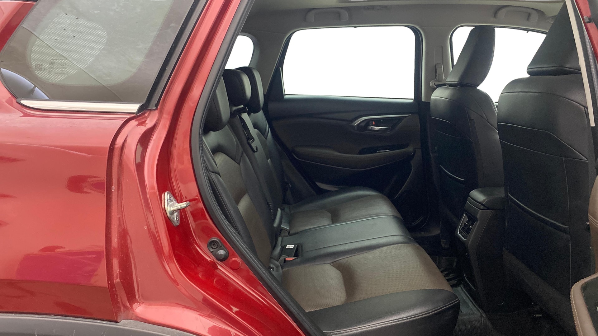 View 2023 Toyota Urban Cruiser Hyryder V e-Drive 2WD HYBRID Image 36 Used 2023 Toyota Urban Cruiser Hyryder V e-Drive 2WD HYBRID Image 36