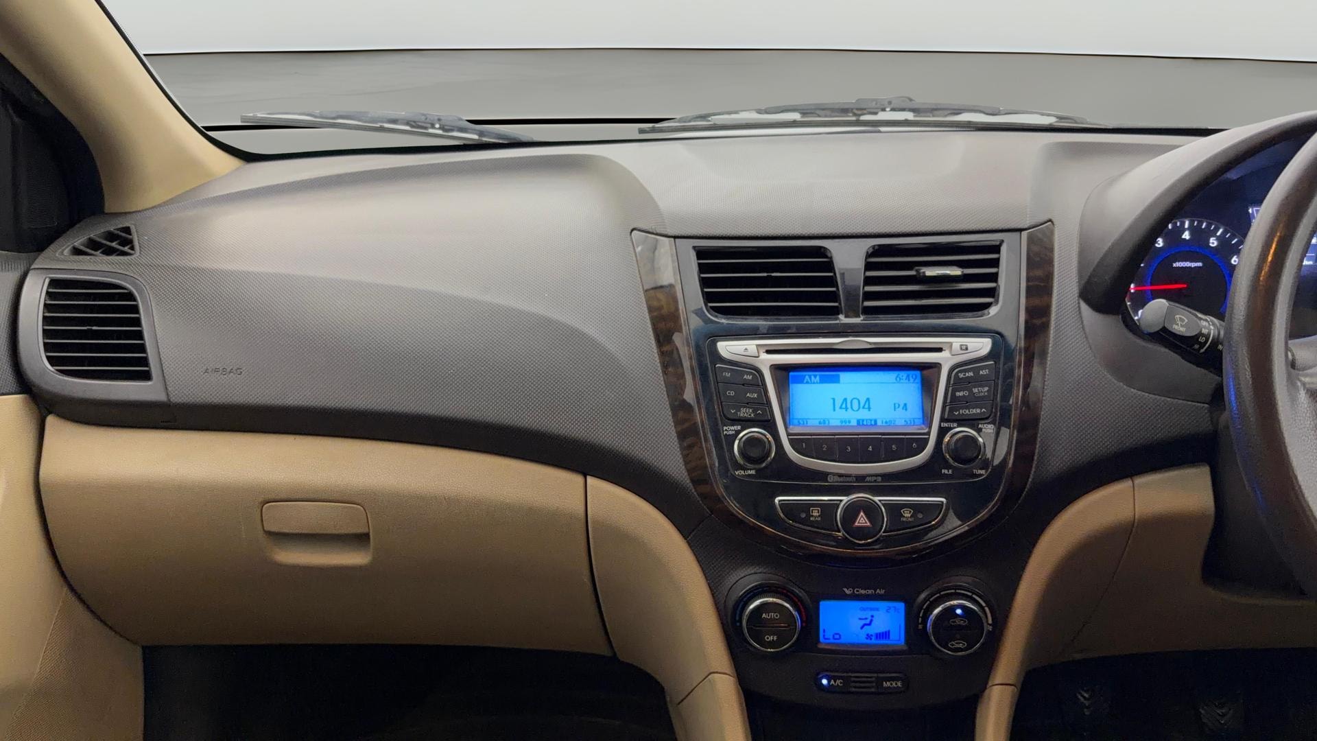 View 2014 Hyundai Fluidic Verna 1.6 VTVT SX Image 17 Used 2014 Hyundai Fluidic Verna 1.6 VTVT SX Image 17
