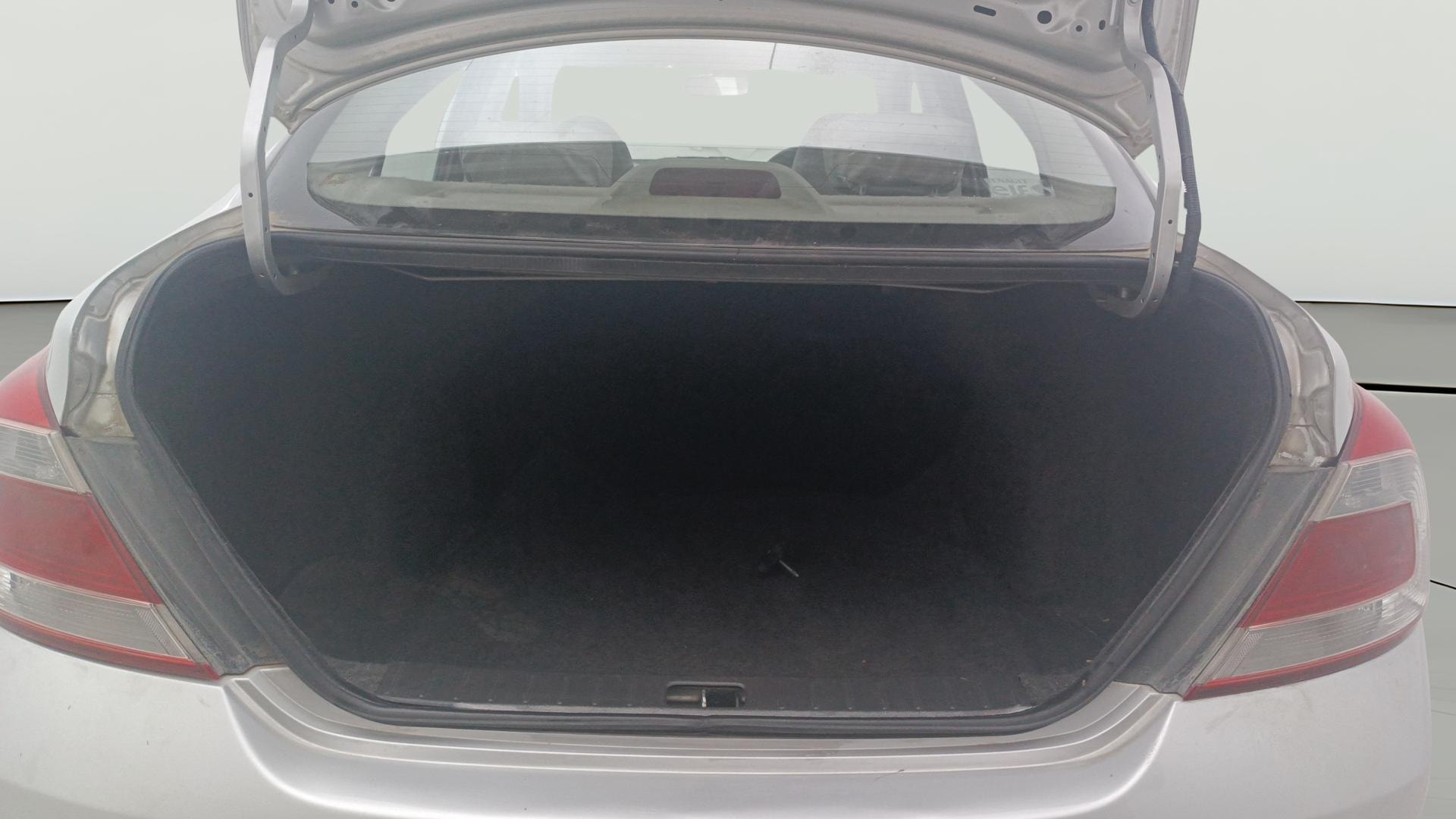 View 2014 Renault Scala RxL Diesel Image 38 Used 2014 Renault Scala RxL Diesel Image 38