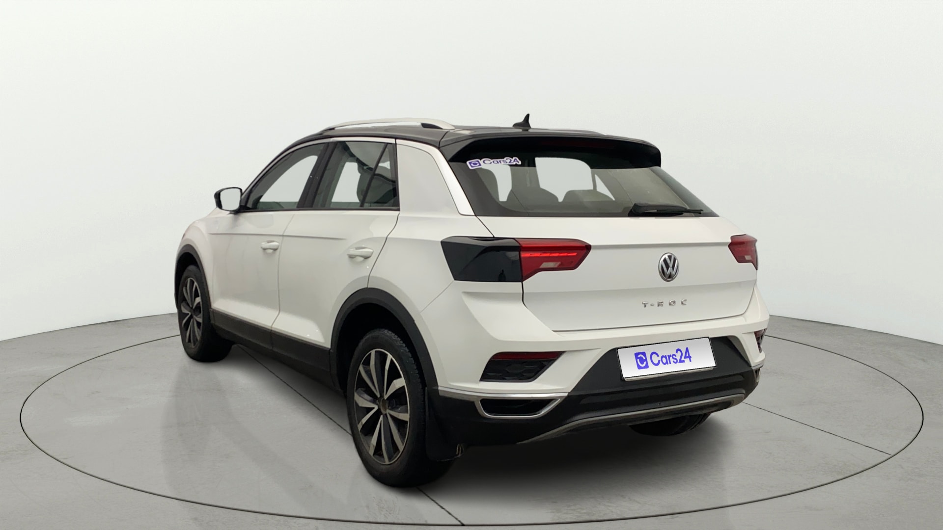 View 2020 Volkswagen T-Roc 1.5 TSI Image 2 Used 2020 Volkswagen T-Roc 1.5 TSI Image 2