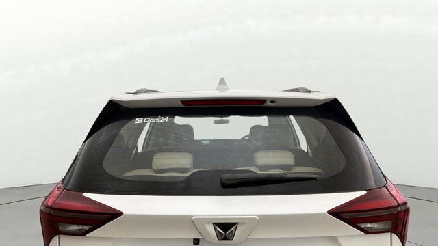 View Mahindra XUV700 Image 4 Used Mahindra XUV700 Image 4