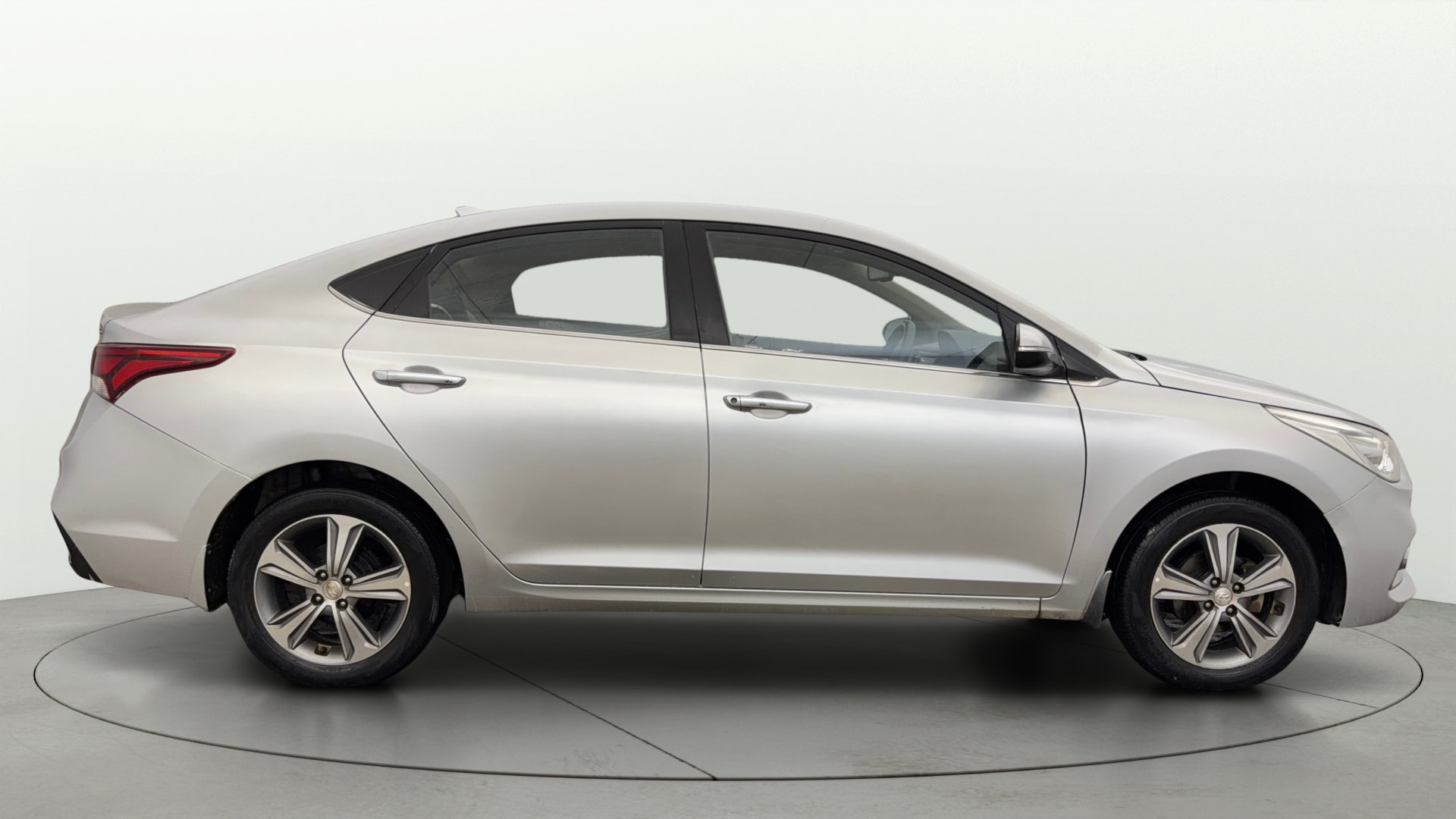 View 2018 Hyundai Verna 1.6 VTVT SX Image 9 Used 2018 Hyundai Verna 1.6 VTVT SX Image 9