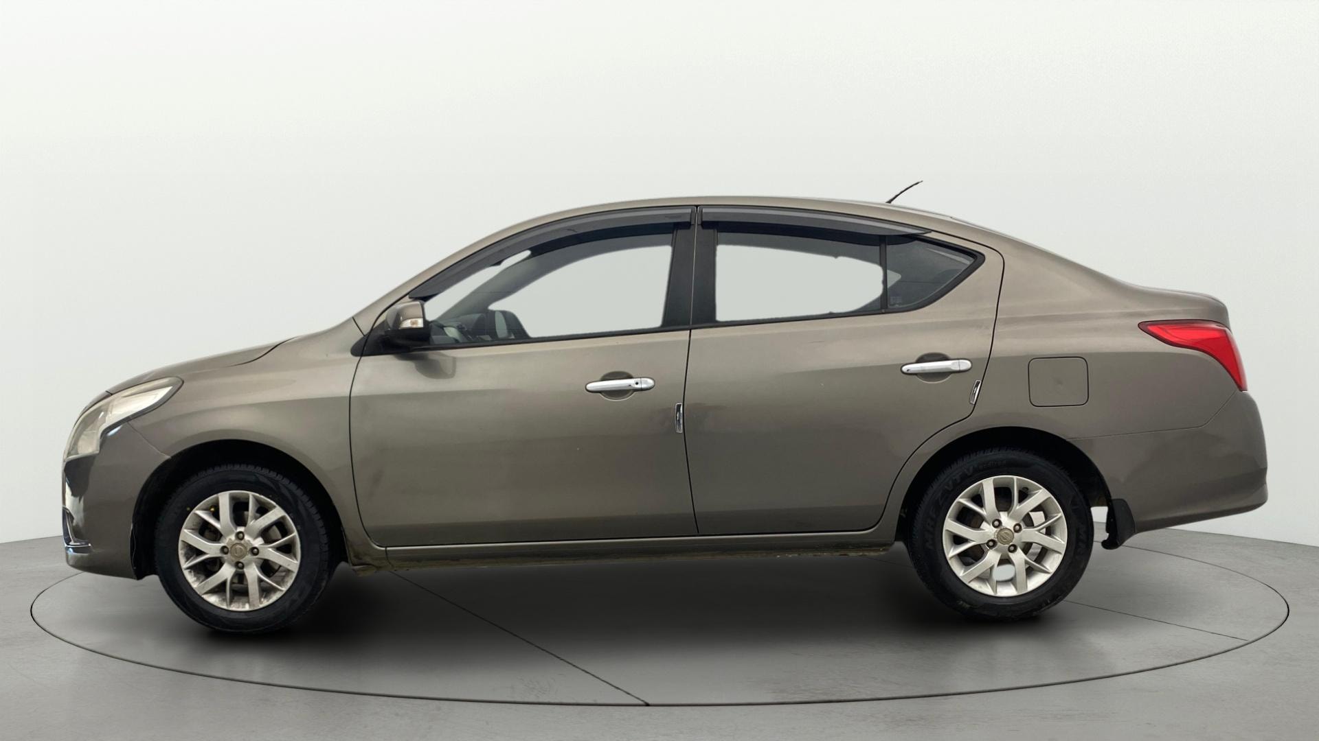 View 2017 Nissan Sunny XV Diesel Image 5 Used 2017 Nissan Sunny XV Diesel Image 5