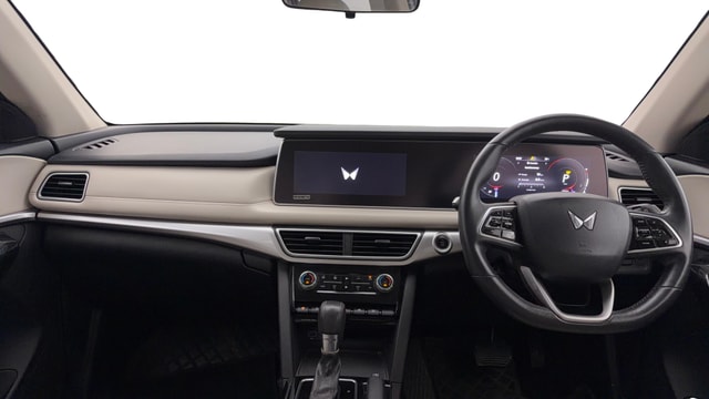 View Mahindra XUV700 Image 32 Used Mahindra XUV700 Image 32