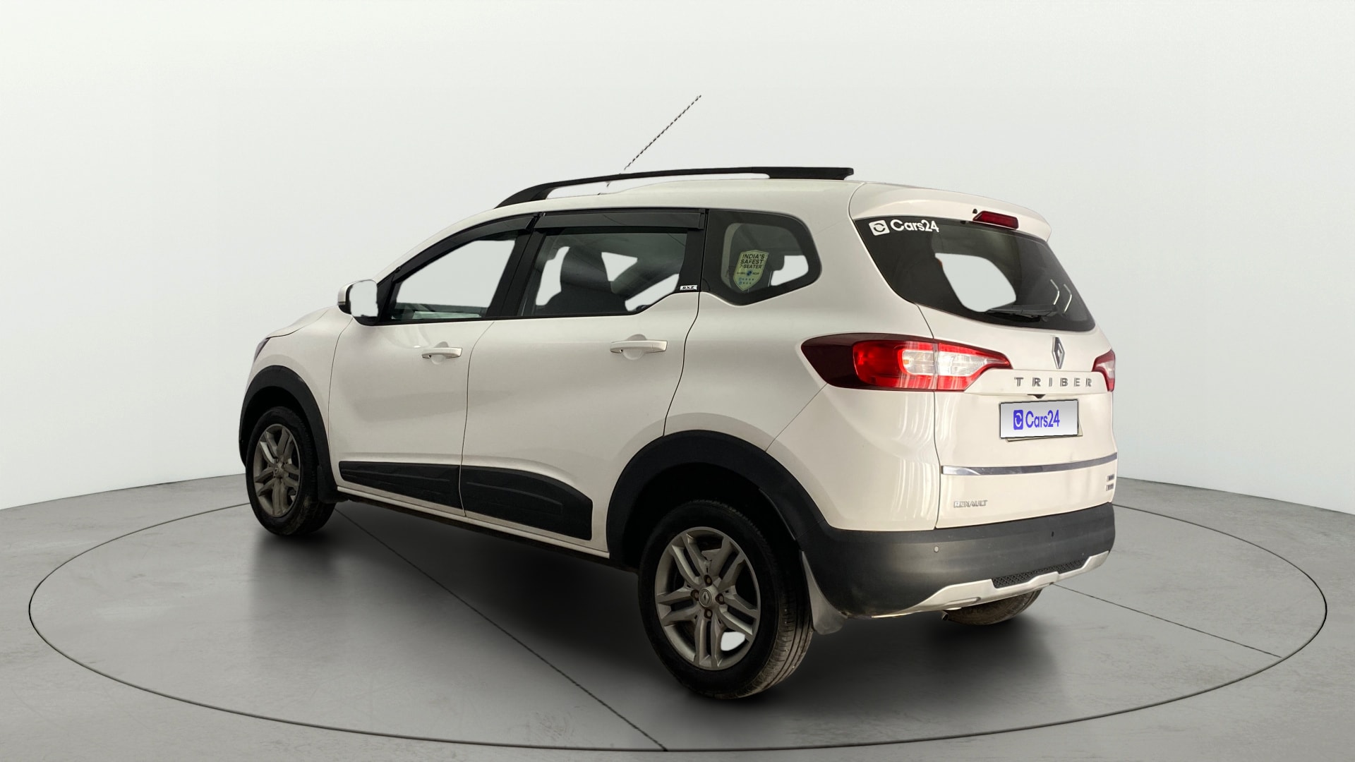 View 2021 Renault Triber RXZ AMT Image 2 Used 2021 Renault Triber RXZ AMT Image 2
