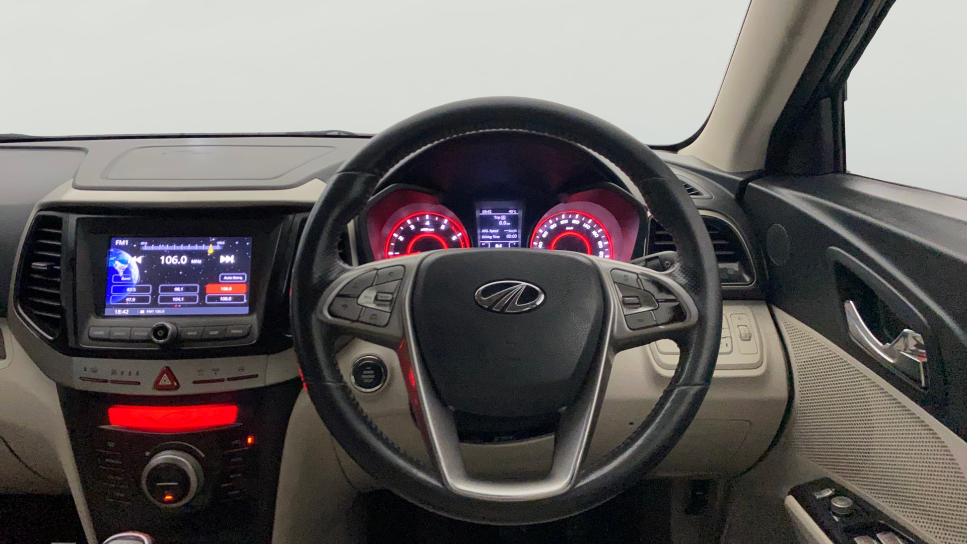 View 2019 Mahindra XUV300 W4 Petrol BS IV Image 14 Used 2019 Mahindra XUV300 W4 Petrol BS IV Image 14