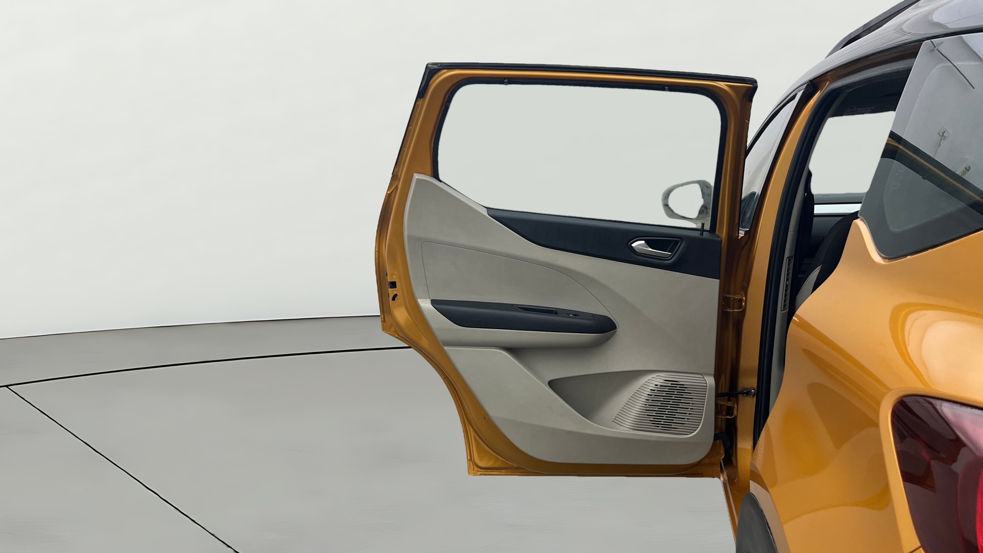 View 2022 Renault Triber RXZ Image 23 Used 2022 Renault Triber RXZ Image 23