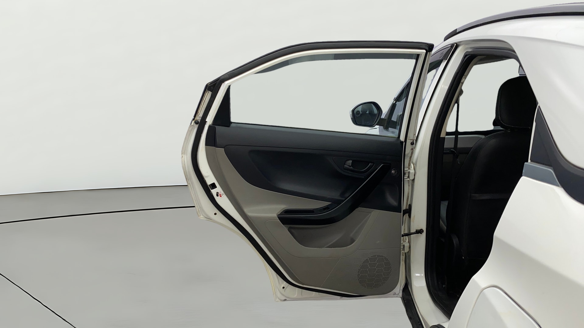 View 2018 Tata Nexon Revotron XM Image 22 Used 2018 Tata Nexon Revotron XM Image 22