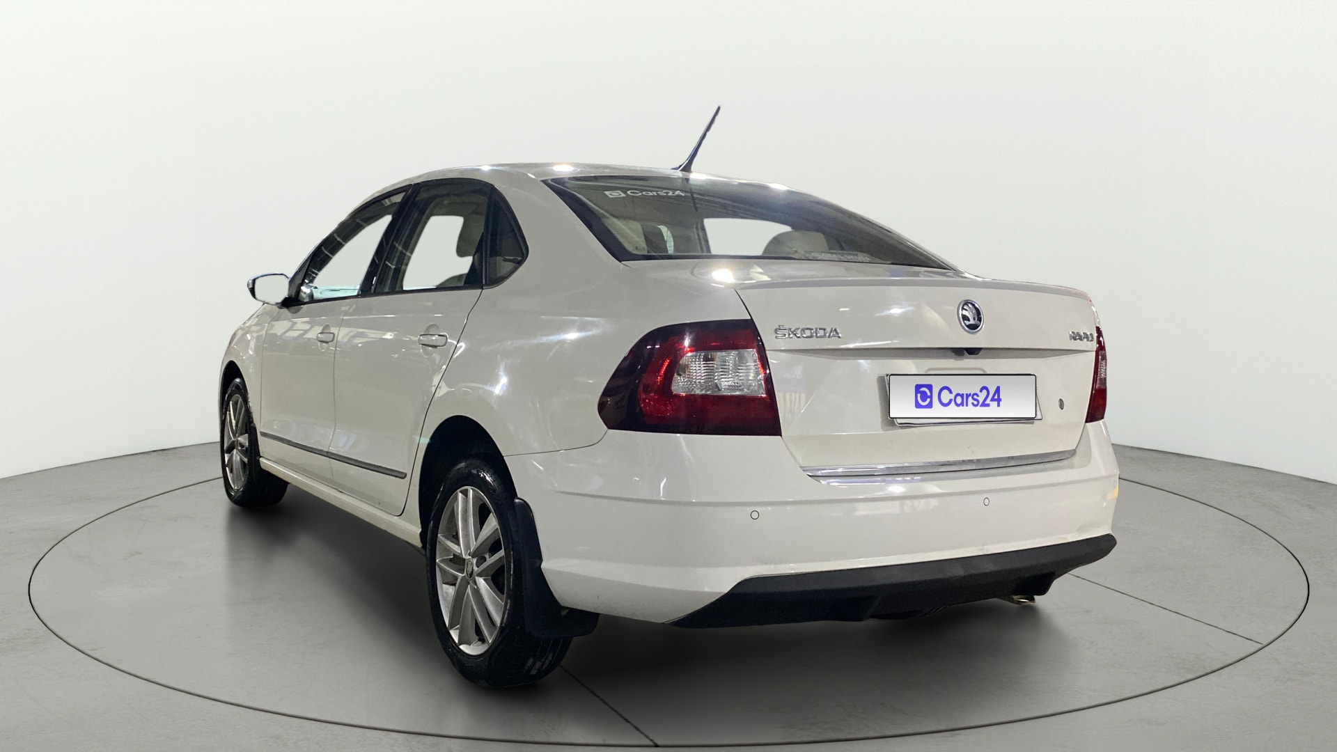 View 2019 Skoda Rapid 1.6 MPI Style Petrol AT BS IV Image 2 Used 2019 Skoda Rapid 1.6 MPI Style Petrol AT BS IV Image 2