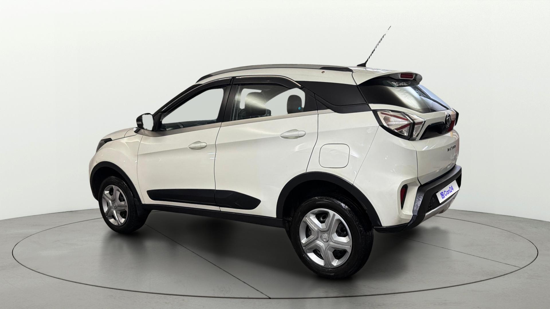 View 2022 Tata Nexon Revotron XM Image 2 Used 2022 Tata Nexon Revotron XM Image 2