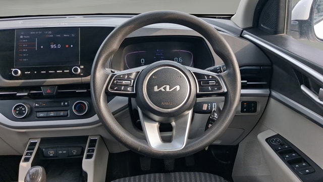 View Kia Carens Image 14 Used Kia Carens Image 14