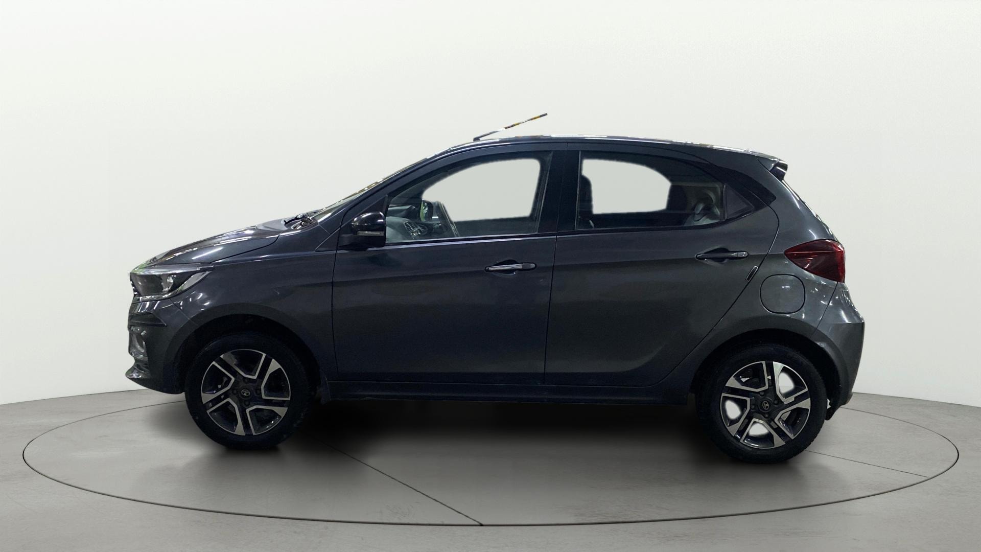View 2022 Tata Tiago Revotorq XB Image 26 Used 2022 Tata Tiago Revotorq XB Image 26