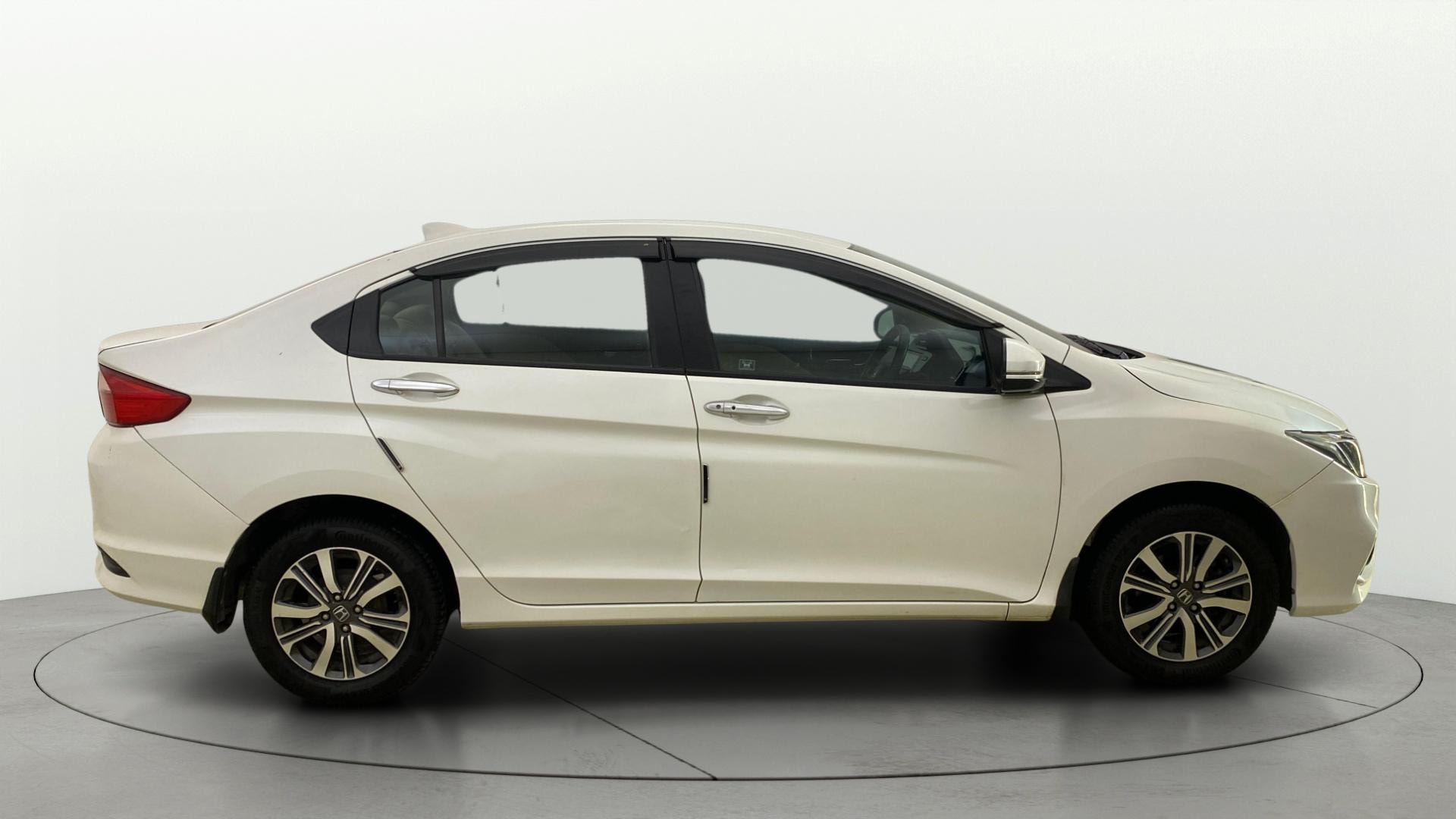 View 2021 Honda City ZX MT Diesel Anniversary Edition Image 9 Used 2021 Honda City ZX MT Diesel Anniversary Edition Image 9