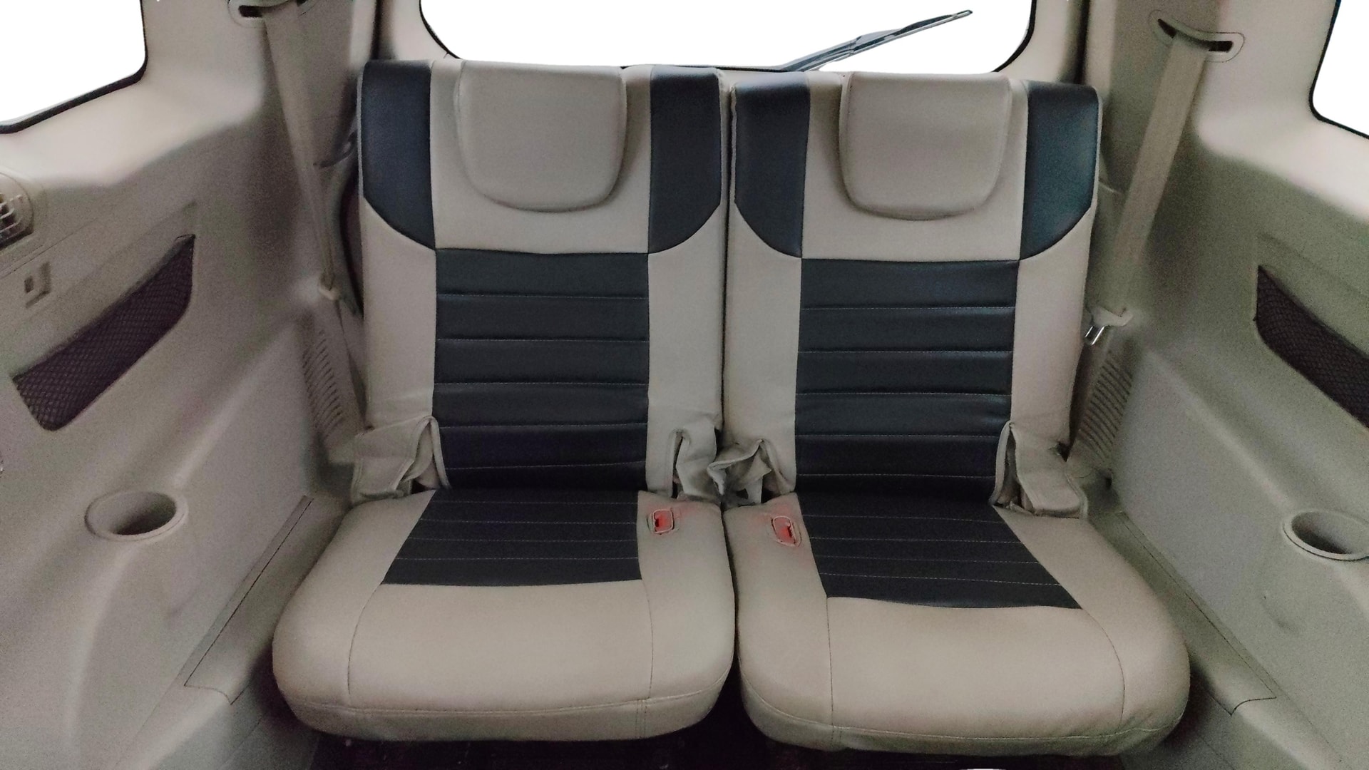 View 2016 Mahindra XUV500 W4 FWD Image 13 Used 2016 Mahindra XUV500 W4 FWD Image 13