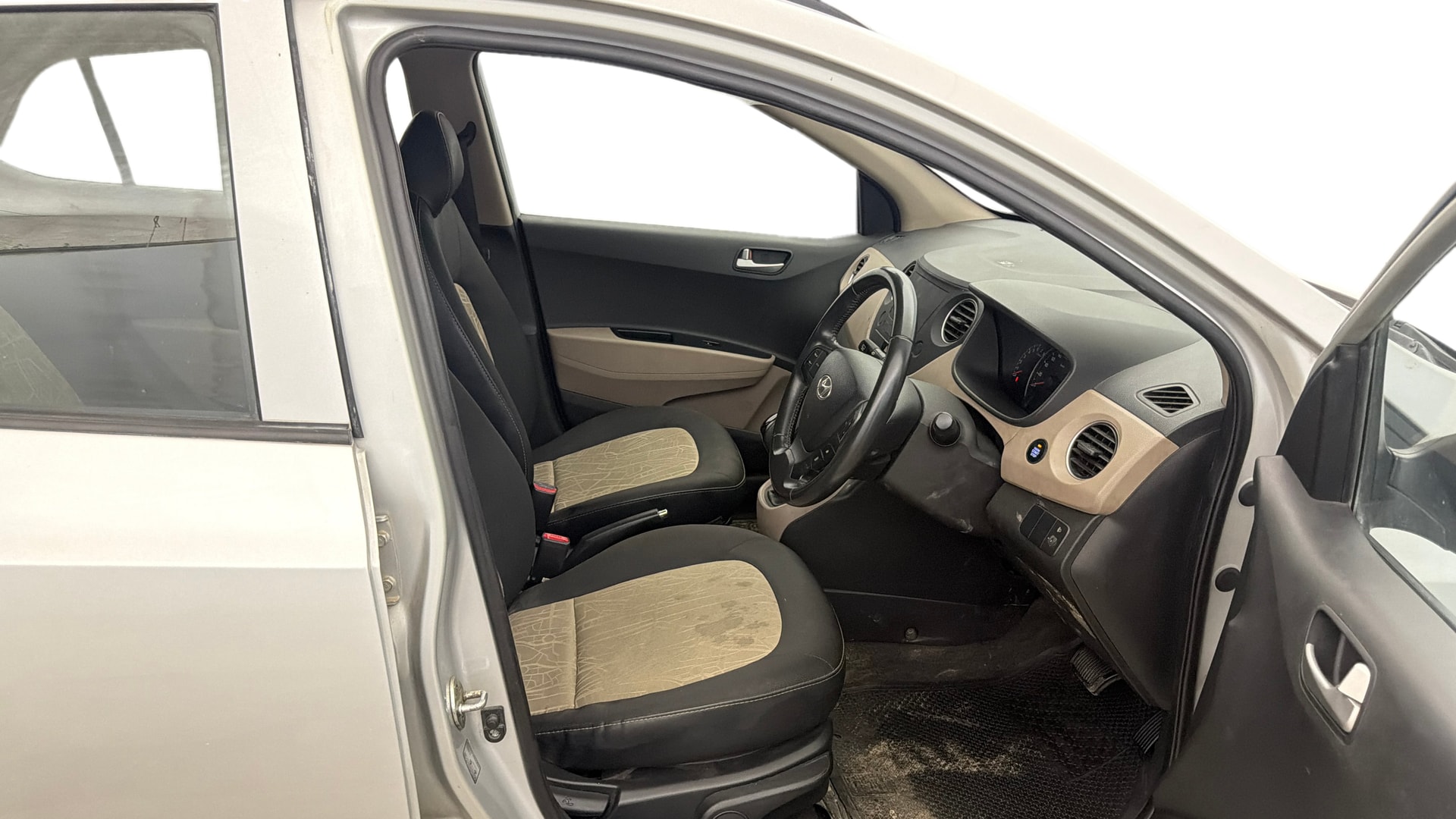 View 2015 Hyundai Grand i10 Asta AT 1.2 Kappa VTVT Image 16 Used 2015 Hyundai Grand i10 Asta AT 1.2 Kappa VTVT Image 16