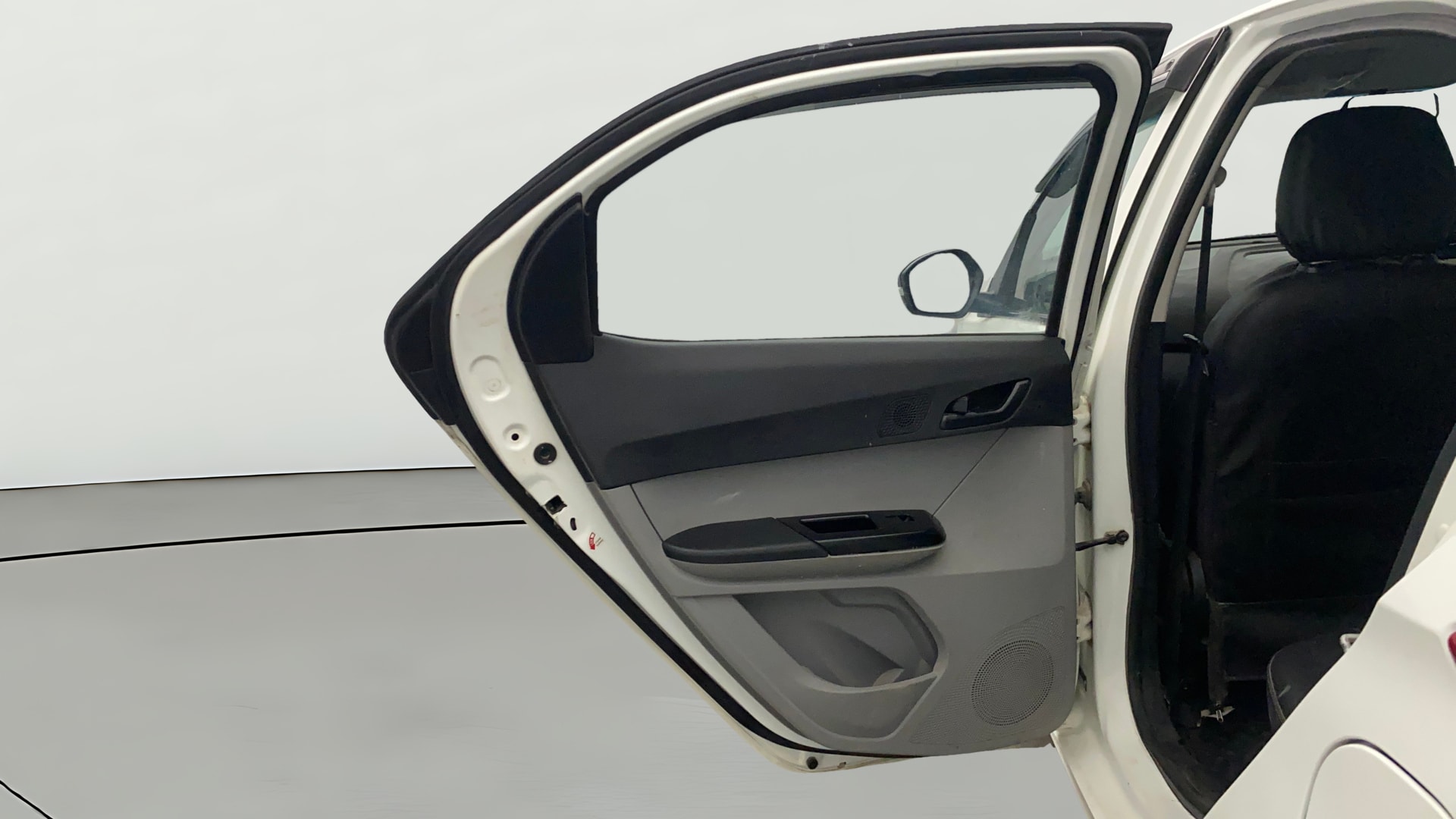 View 2022 Tata Tiago Revotorq XB Image 22 Used 2022 Tata Tiago Revotorq XB Image 22