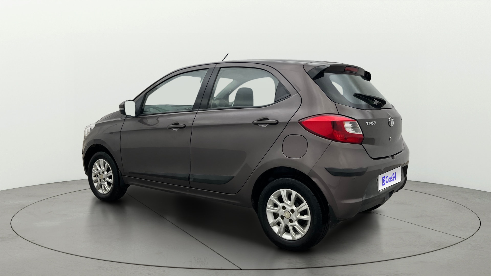 View 2018 Tata Tiago Revotorq XB Image 2 Used 2018 Tata Tiago Revotorq XB Image 2