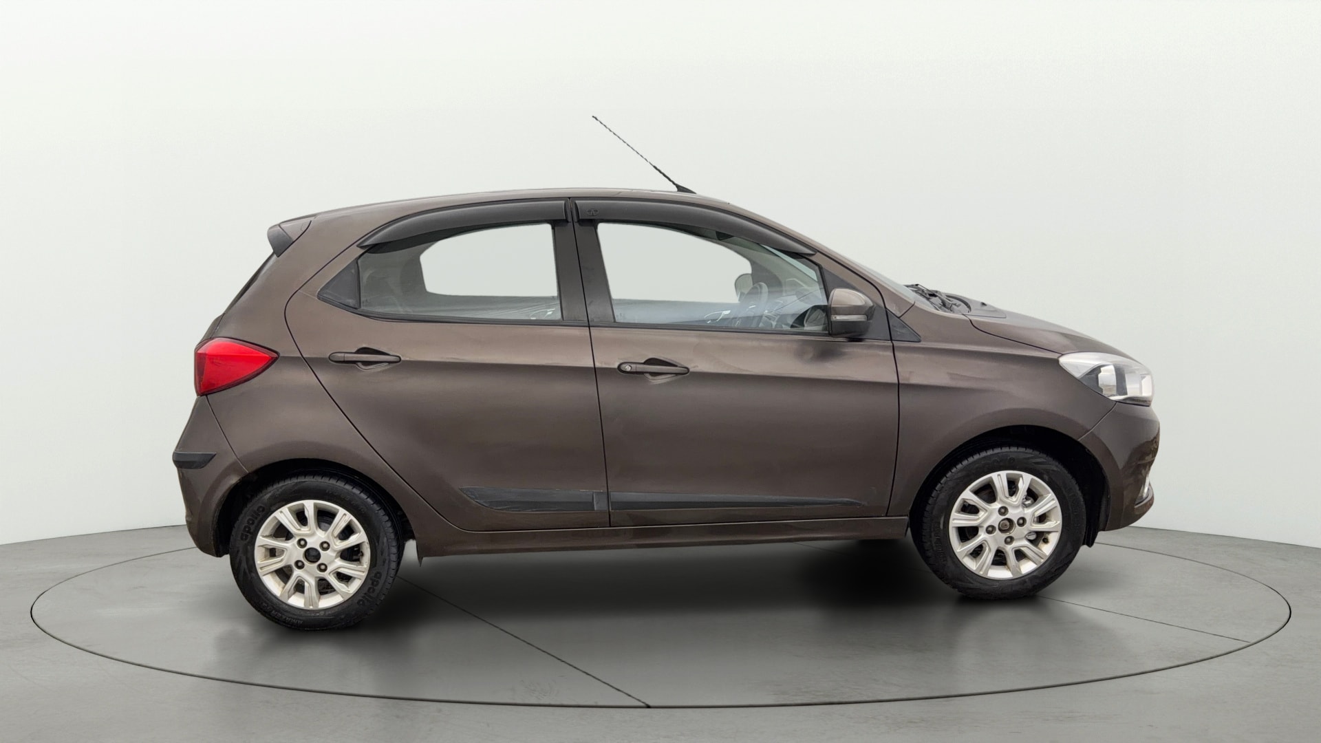 View 2017 Tata Tiago Revotorq XB Image 8 Used 2017 Tata Tiago Revotorq XB Image 8