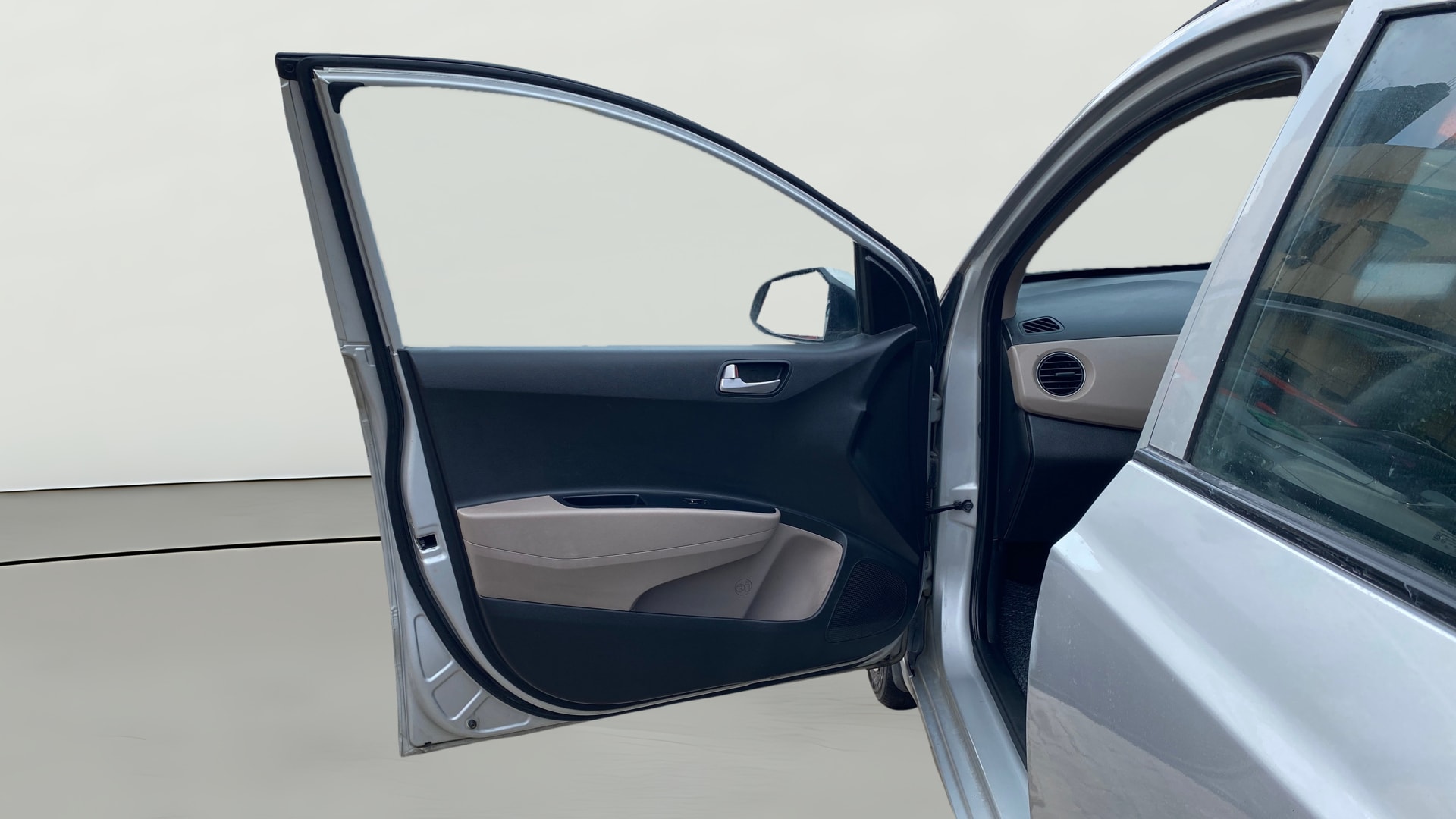 View 2015 Hyundai Grand i10 Sportz 1.2 Kappa Image 30 Used 2015 Hyundai Grand i10 Sportz 1.2 Kappa Image 30