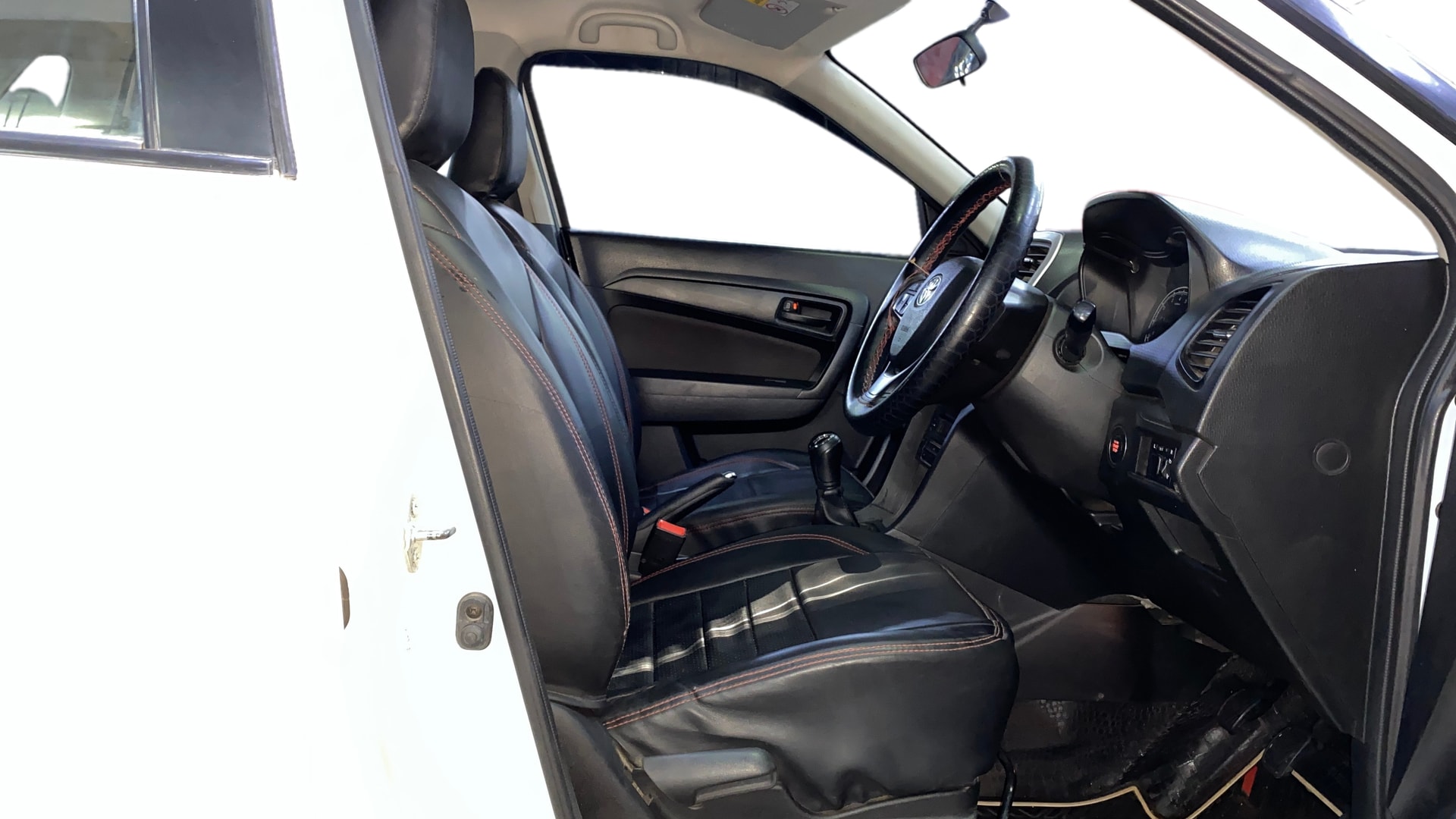 View 2021 Toyota Urban Cruiser Mid MT Image 19 Used 2021 Toyota Urban Cruiser Mid MT Image 19