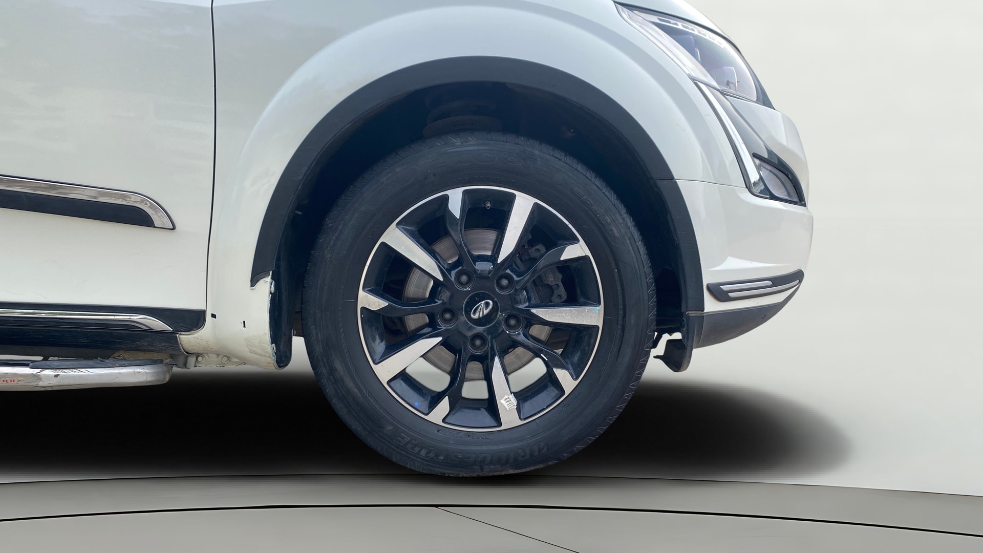 View 2020 Mahindra XUV500 W11 Image 43 Used 2020 Mahindra XUV500 W11 Image 43