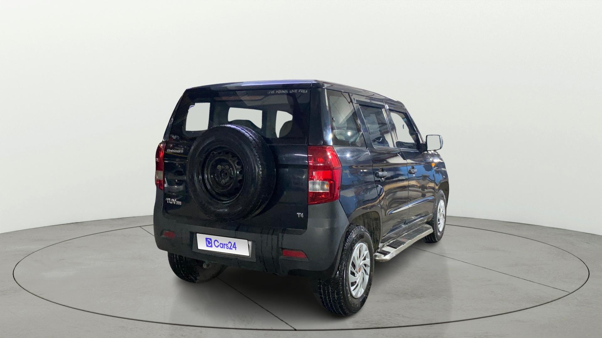 View 2017 Mahindra TUV300 T4 Image 42 Used 2017 Mahindra TUV300 T4 Image 42