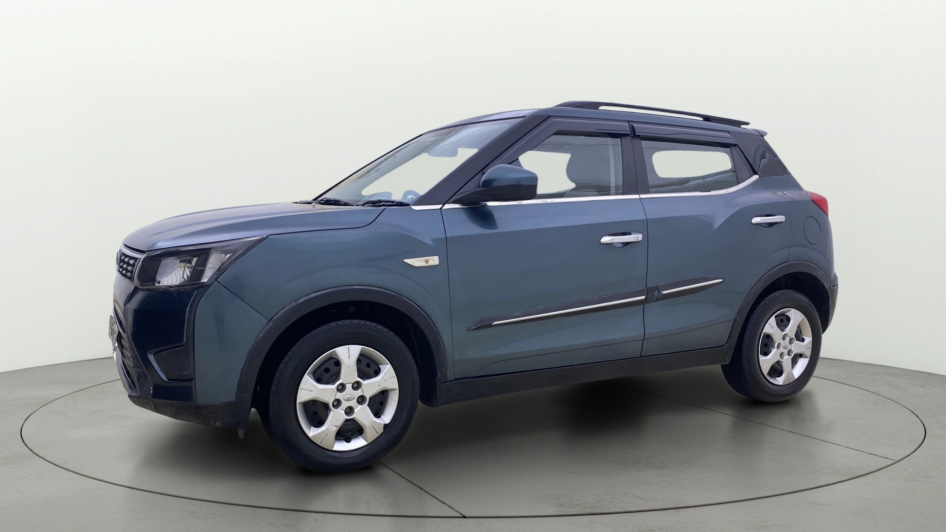 View 2022 Mahindra XUV300 W4 Petrol BS IV Image 35 Used 2022 Mahindra XUV300 W4 Petrol BS IV Image 35