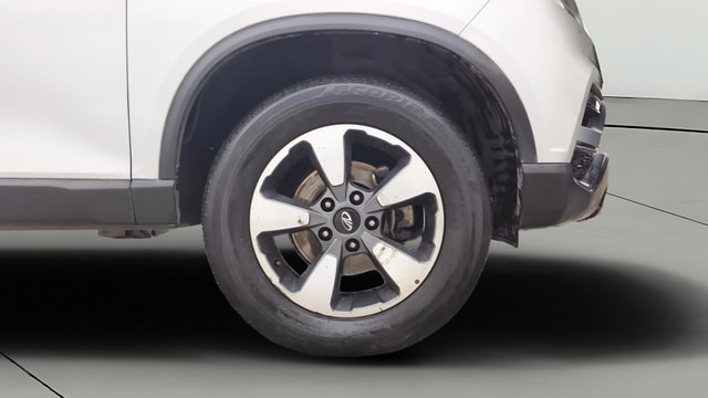View Mahindra Alturas G4 Image 46 Used Mahindra Alturas G4 Image 46