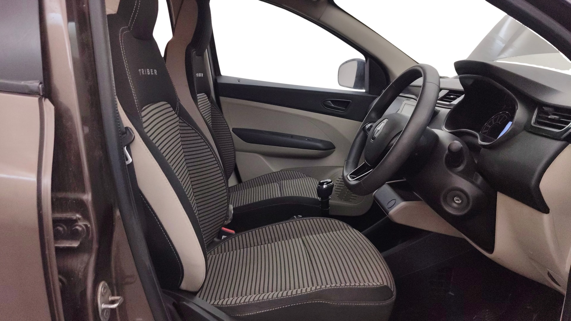 View 2022 Renault Triber RXT Image 27 Used 2022 Renault Triber RXT Image 27