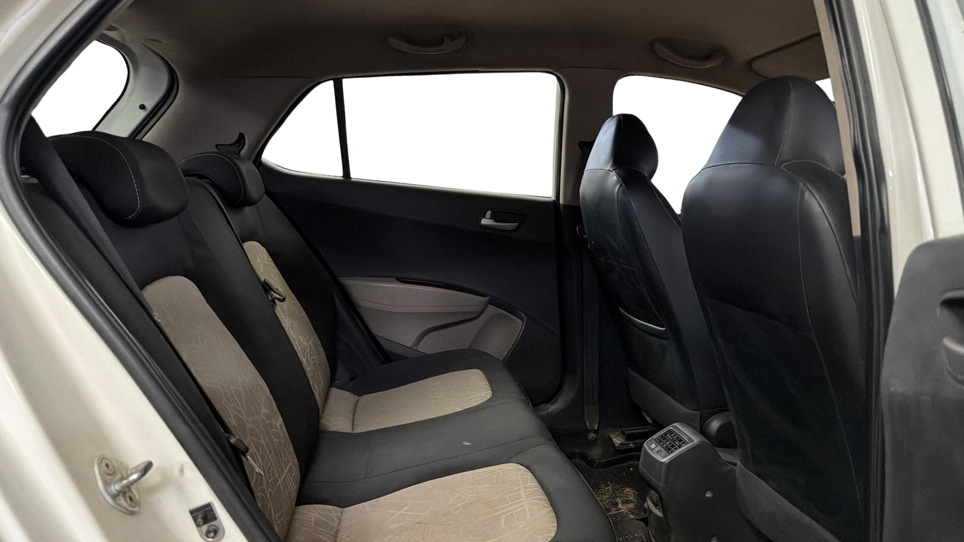 View 2015 Hyundai Grand i10 1.2 Asta Petrol Image 34 Used 2015 Hyundai Grand i10 1.2 Asta Petrol Image 34