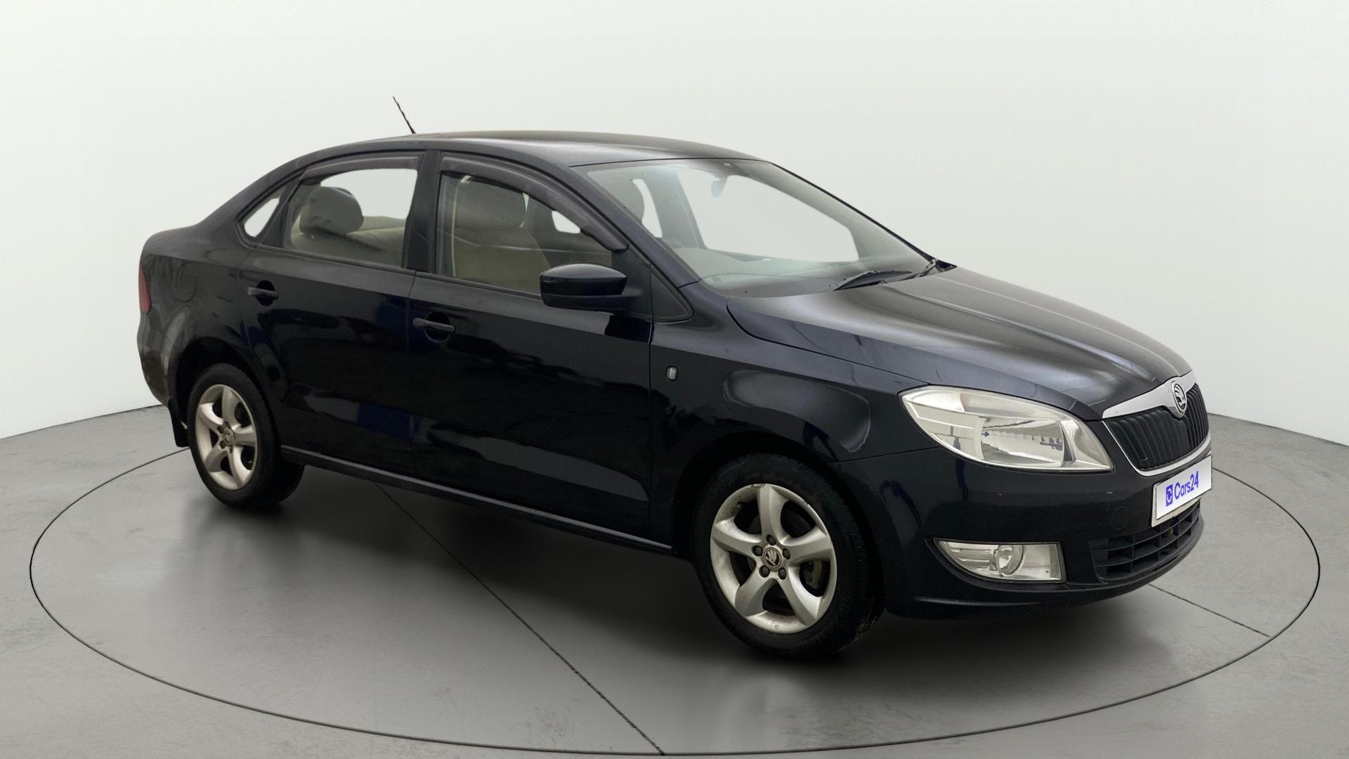 View 2013 Skoda Rapid 1.6 Elegance Diesel MT Image 21 Used 2013 Skoda Rapid 1.6 Elegance Diesel MT Image 21