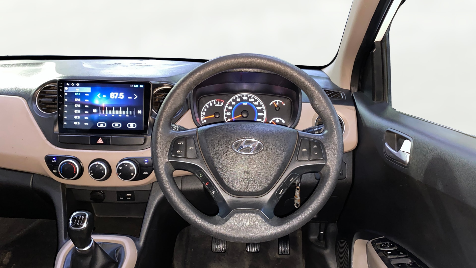 View 2017 Hyundai Grand i10 1.2 Sportz(O) Petrol Image 20 Used 2017 Hyundai Grand i10 1.2 Sportz(O) Petrol Image 20