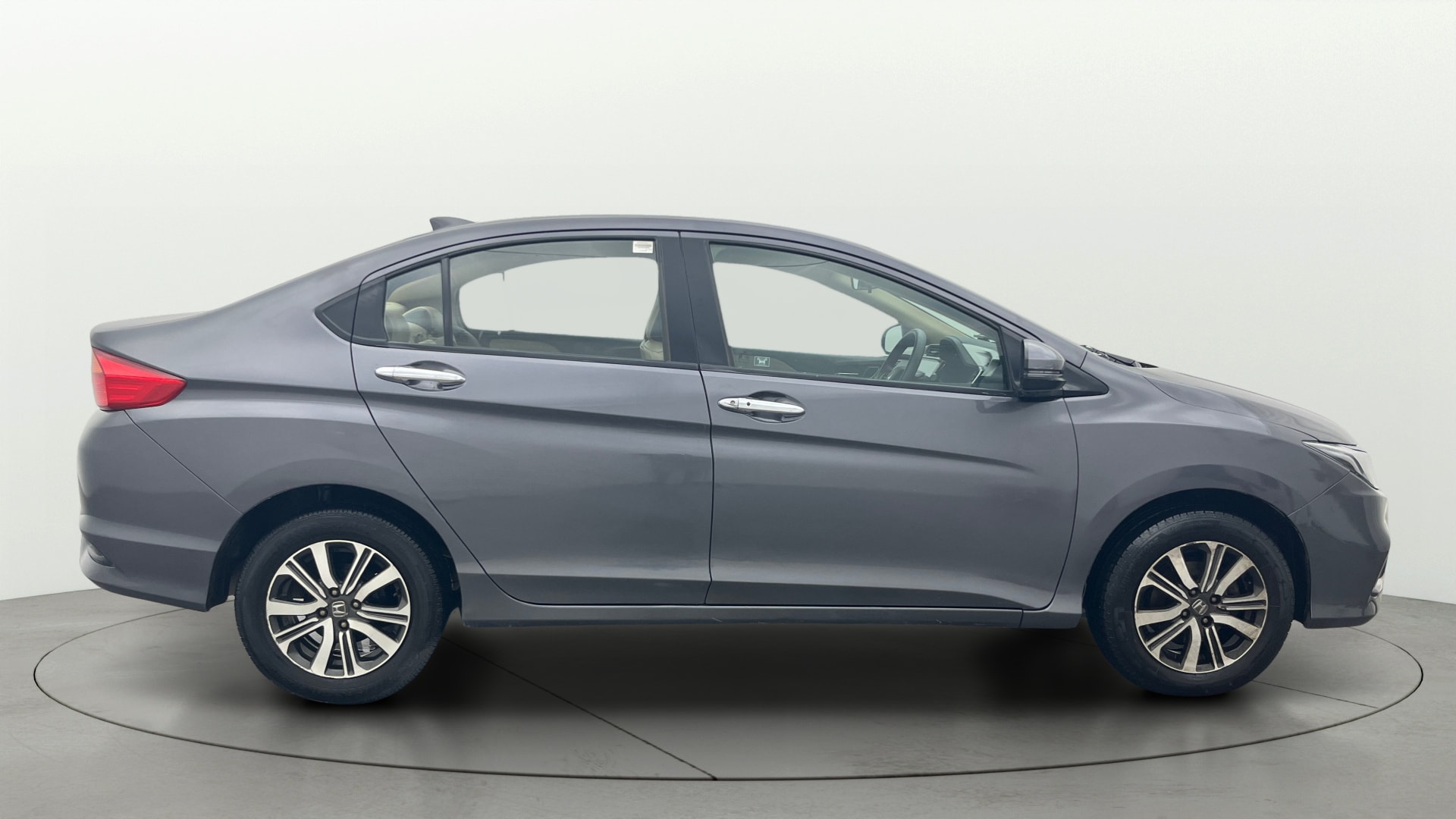 View 2019 Honda City ZX MT Diesel Anniversary Edition Image 9 Used 2019 Honda City ZX MT Diesel Anniversary Edition Image 9