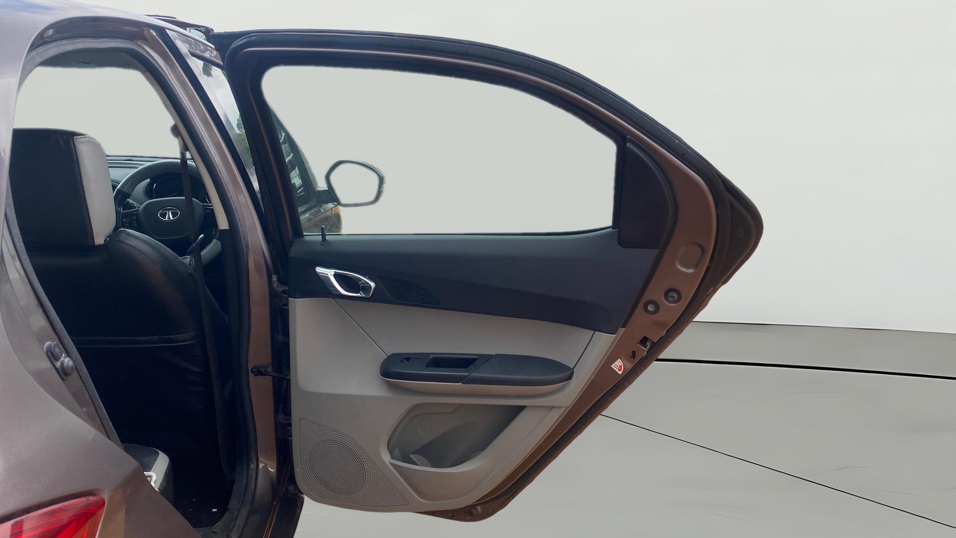 View 2018 Tata Tiago Revotorq XB Image 7 Used 2018 Tata Tiago Revotorq XB Image 7